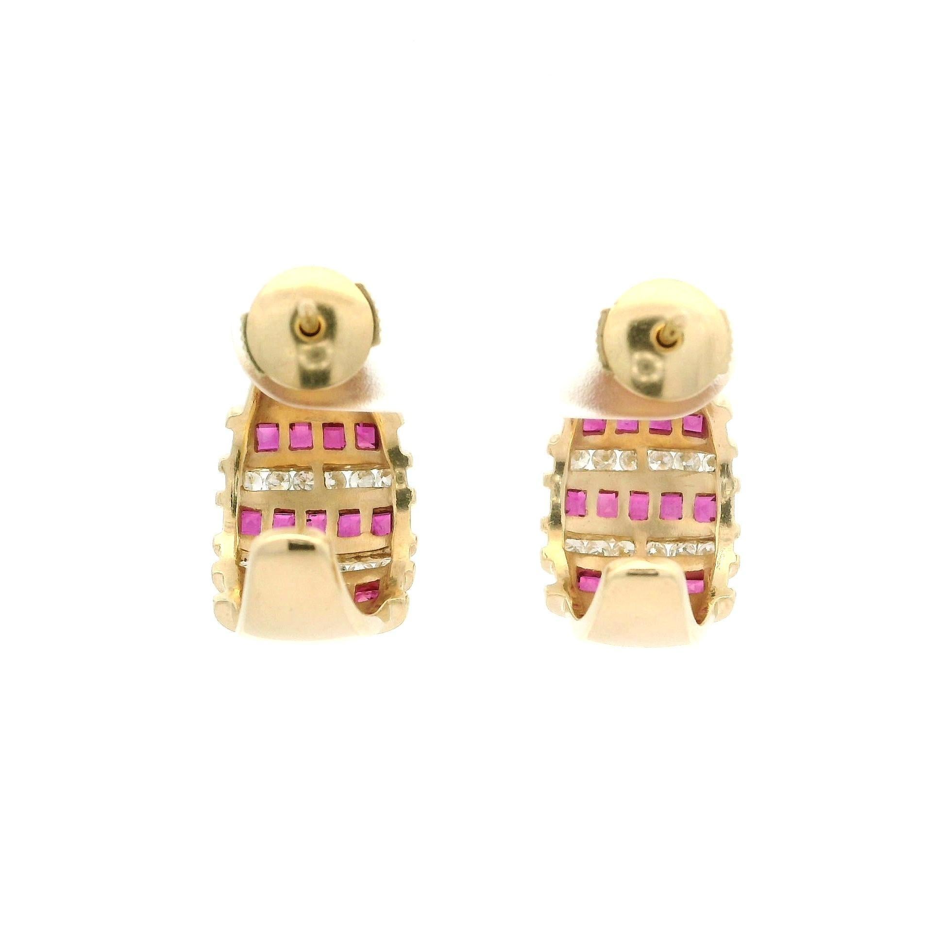 Boucles d'oreilles à large manchette en or jaune 14k avec diamants et rubis avec support La Poussette en vente 6