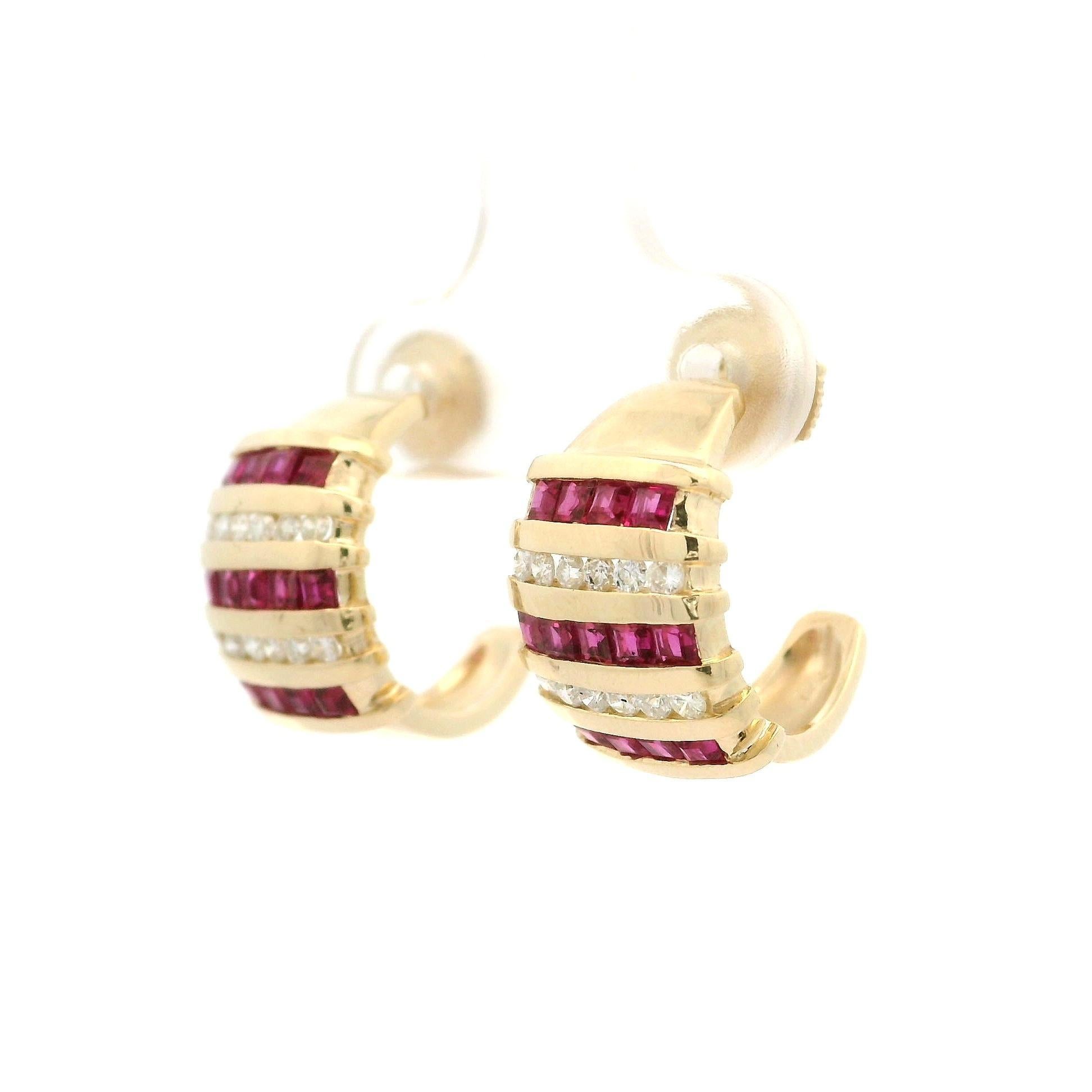 Boucles d'oreilles à large manchette en or jaune 14k avec diamants et rubis avec support La Poussette en vente 7