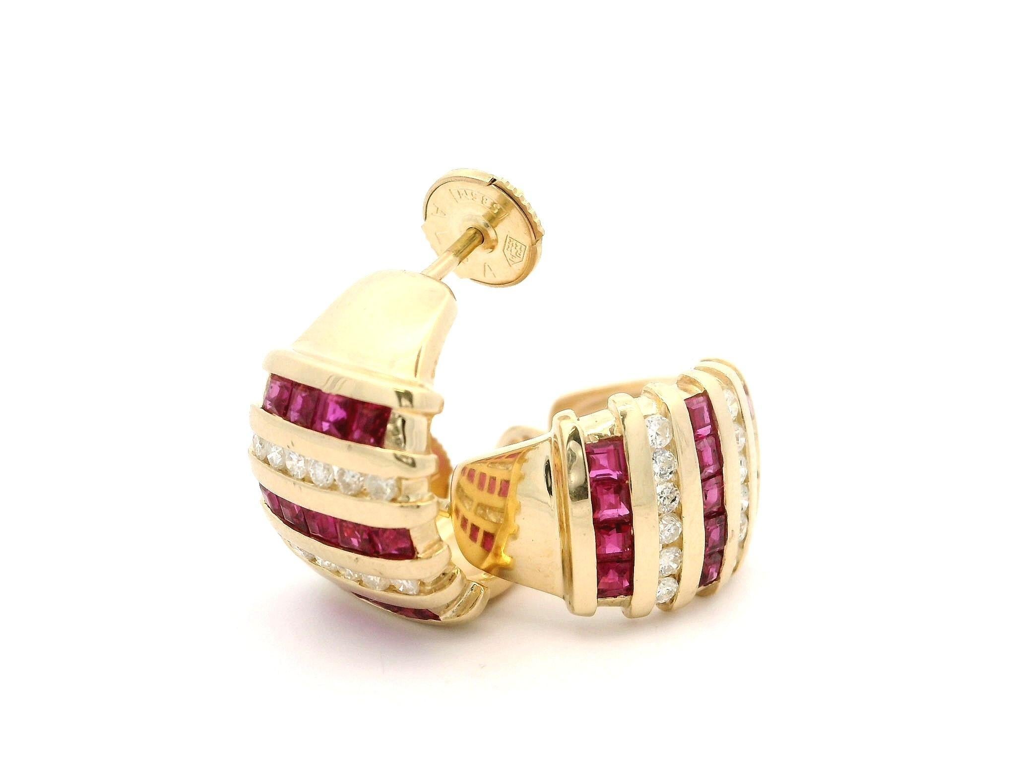 Boucles d'oreilles à large manchette en or jaune 14k avec diamants et rubis avec support La Poussette en vente 8