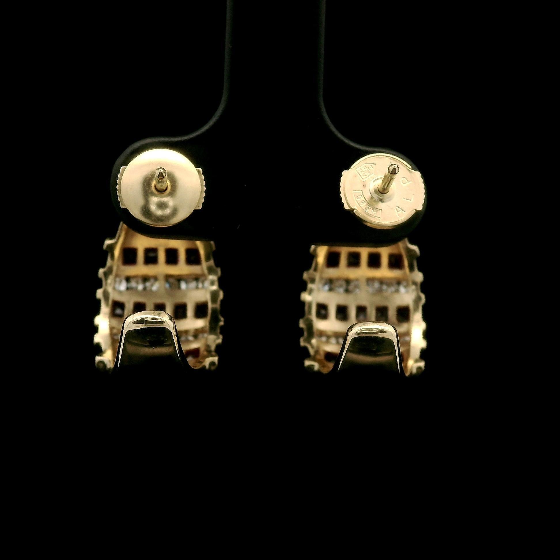 Boucles d'oreilles à large manchette en or jaune 14k avec diamants et rubis avec support La Poussette en vente 1