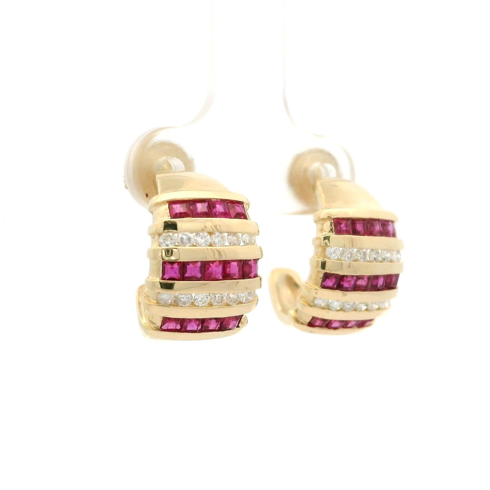 Boucles d'oreilles à large manchette en or jaune 14k avec diamants et rubis avec support La Poussette en vente 4