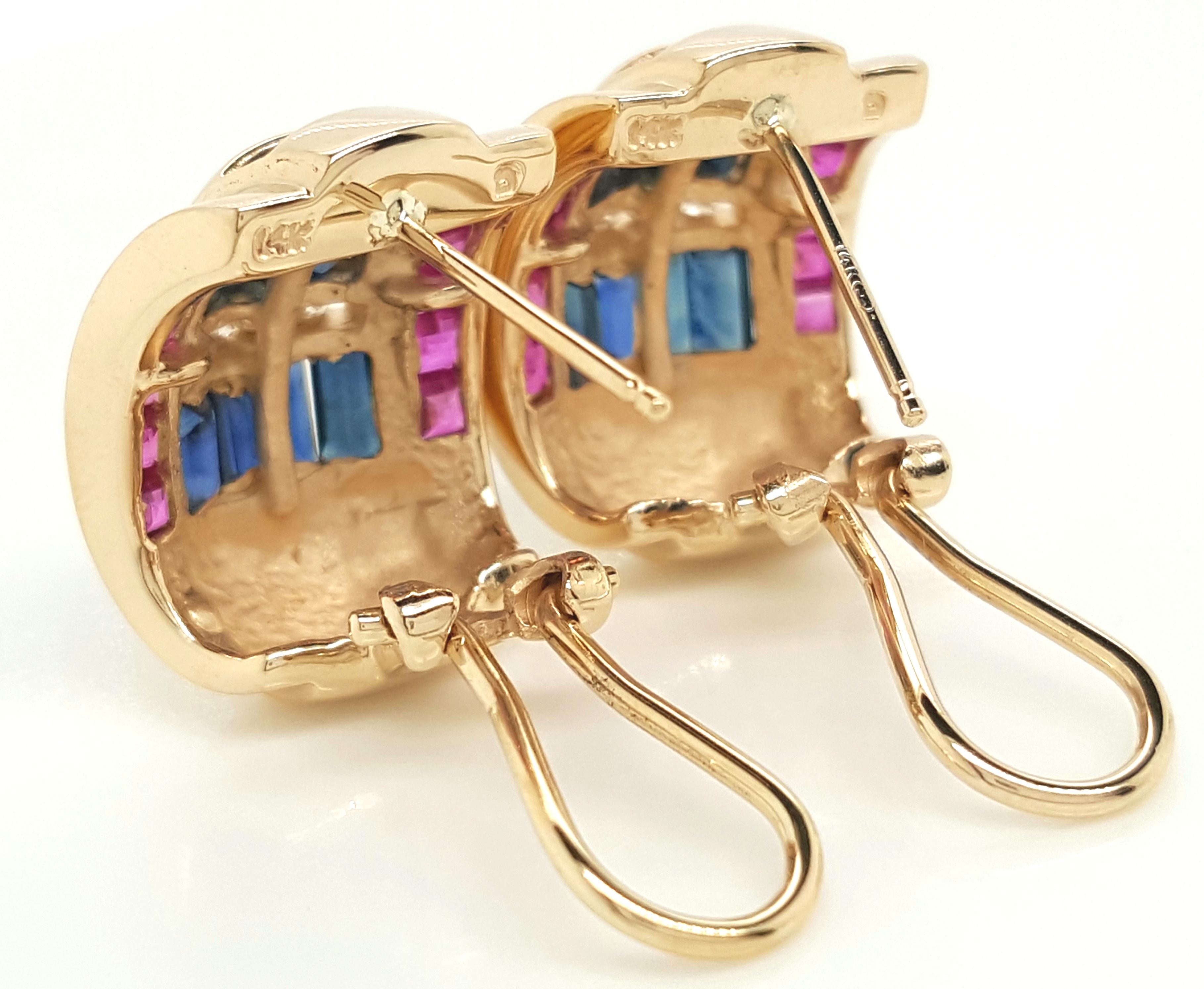 14K Weißgold Vintage Style Diamant, Saphir und Rubin Ohrringe. Diese Vintage-inspirierten Ohrringe verfügen über 14 Diamanten mit einem Gewicht von ca. 0,21 Karat, VS2 - SI1 Klarheit H-I Farbe und weiter akzentuiert durch 24 quadratische Schritt