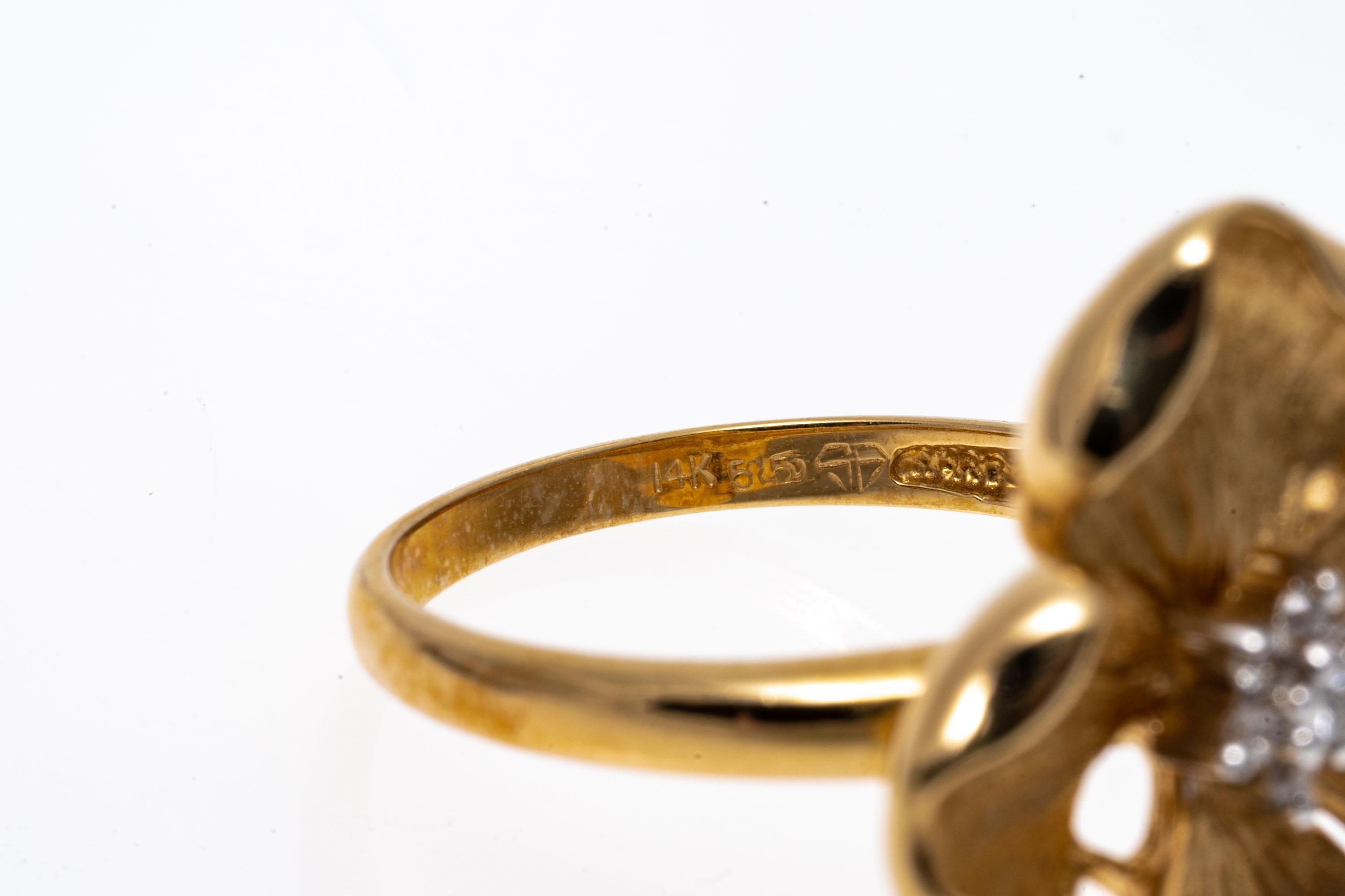 Round Cut 14k Yellow Gold Diamond Set Dogwood Motif Ring For Sale