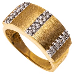 14 Karat Gelbgold Quadratischer breiter Kuppelring mit Diamantbesatz