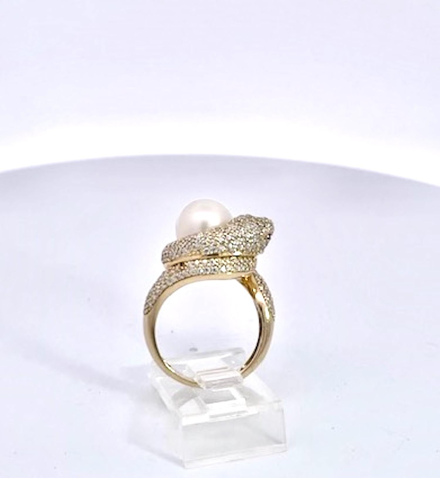 Bague serpent en or jaune 14K avec diamant et perle en vente 1