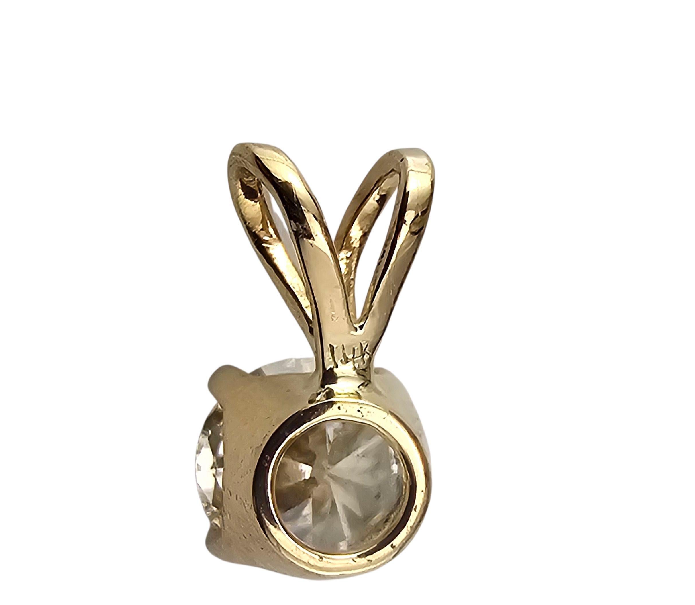 Pendentif solitaire en or jaune 14K avec diamant #23884 Bon état - En vente à Washington Depot, CT