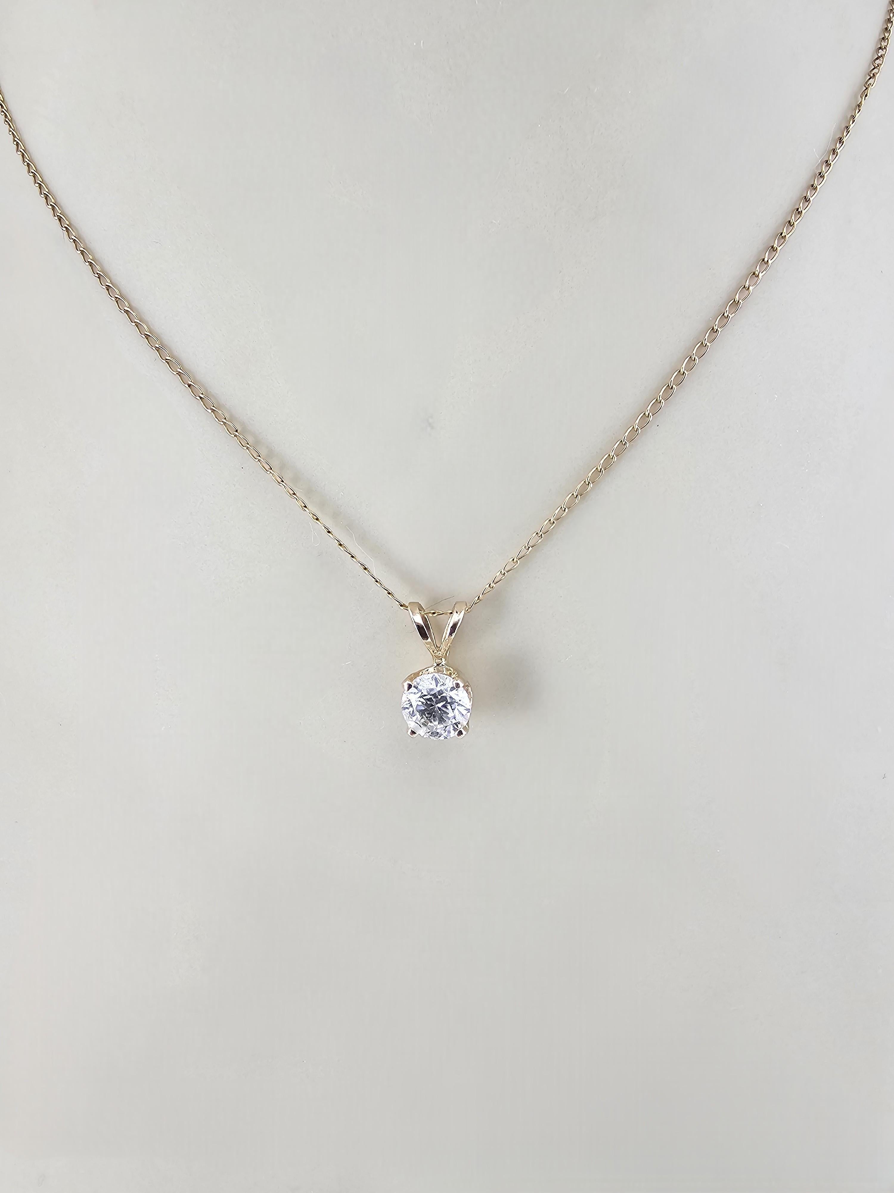 Pendentif solitaire en or jaune 14K avec diamant #23884 en vente 2