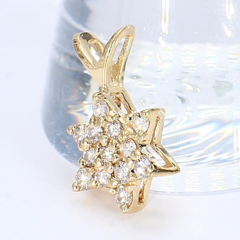 Taille ronde Pendentif étoile de David en or jaune 14k et diamants en vente