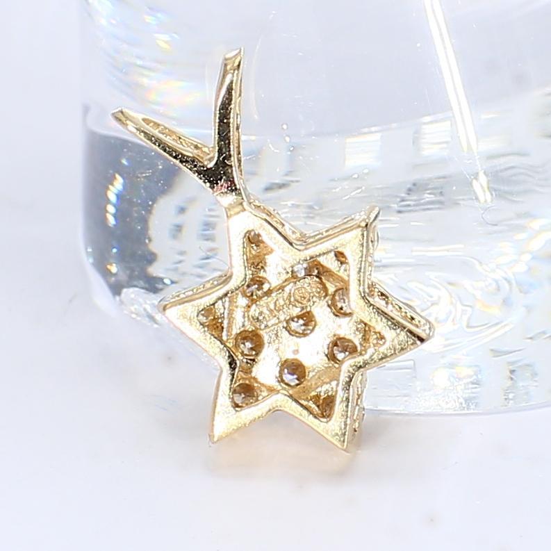 Pendentif étoile de David en or jaune 14k et diamants Bon état - En vente à Scottsdale, AZ