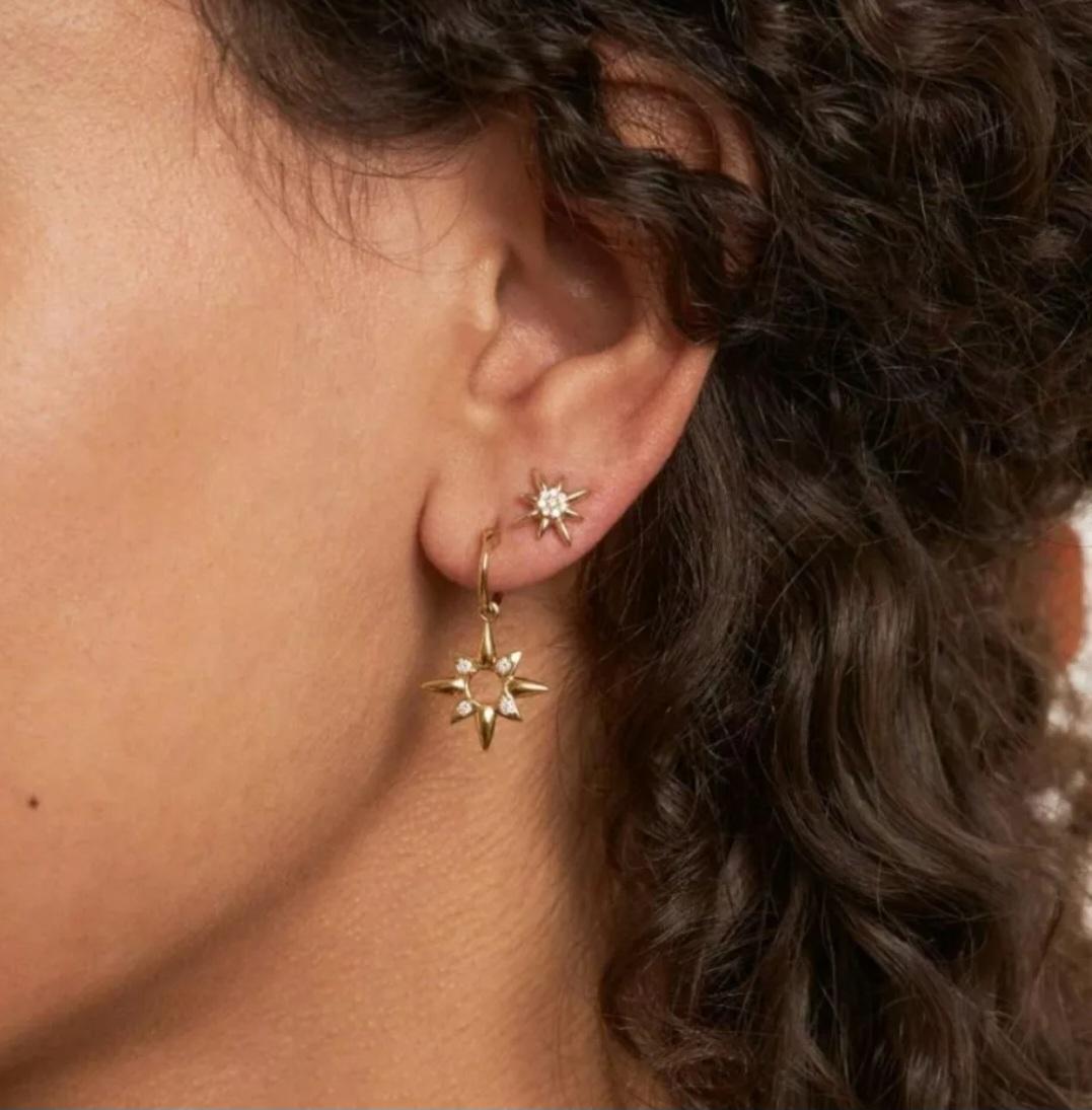 Round Cut 14K Yellow Gold Diamond Starburst Stud Earrings Minimalist Tiny Diamond Stars. For Sale