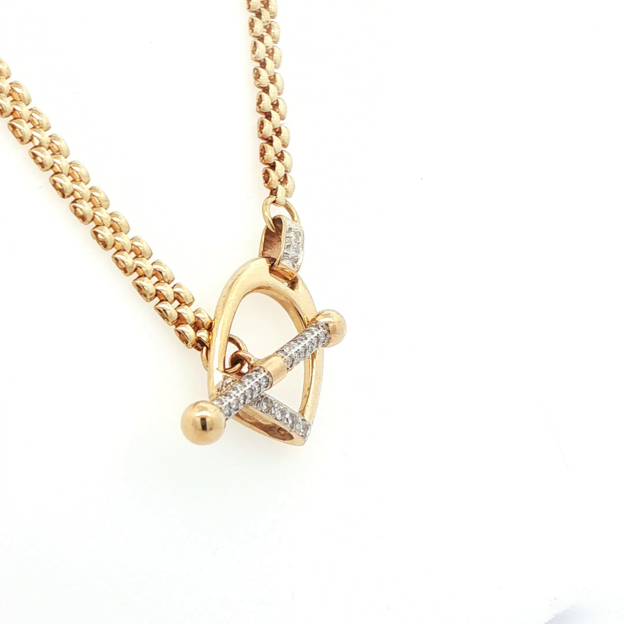 Taglio rotondo 14k Yellow Gold & Diamond Stirrup Toggle Necklace in vendita