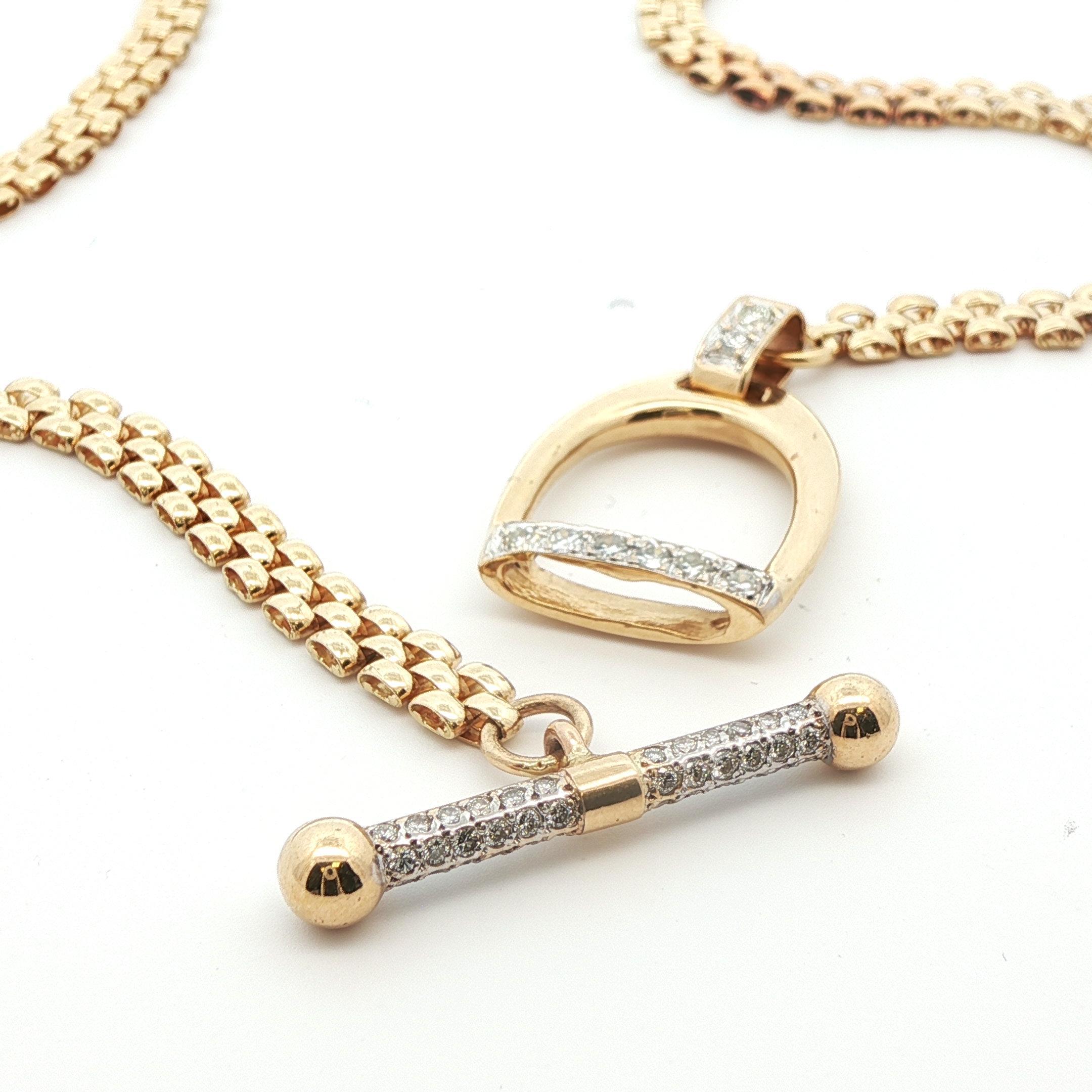 14k Yellow Gold & Diamond Stirrup Toggle Necklace In condizioni buone in vendita a Lexington, KY