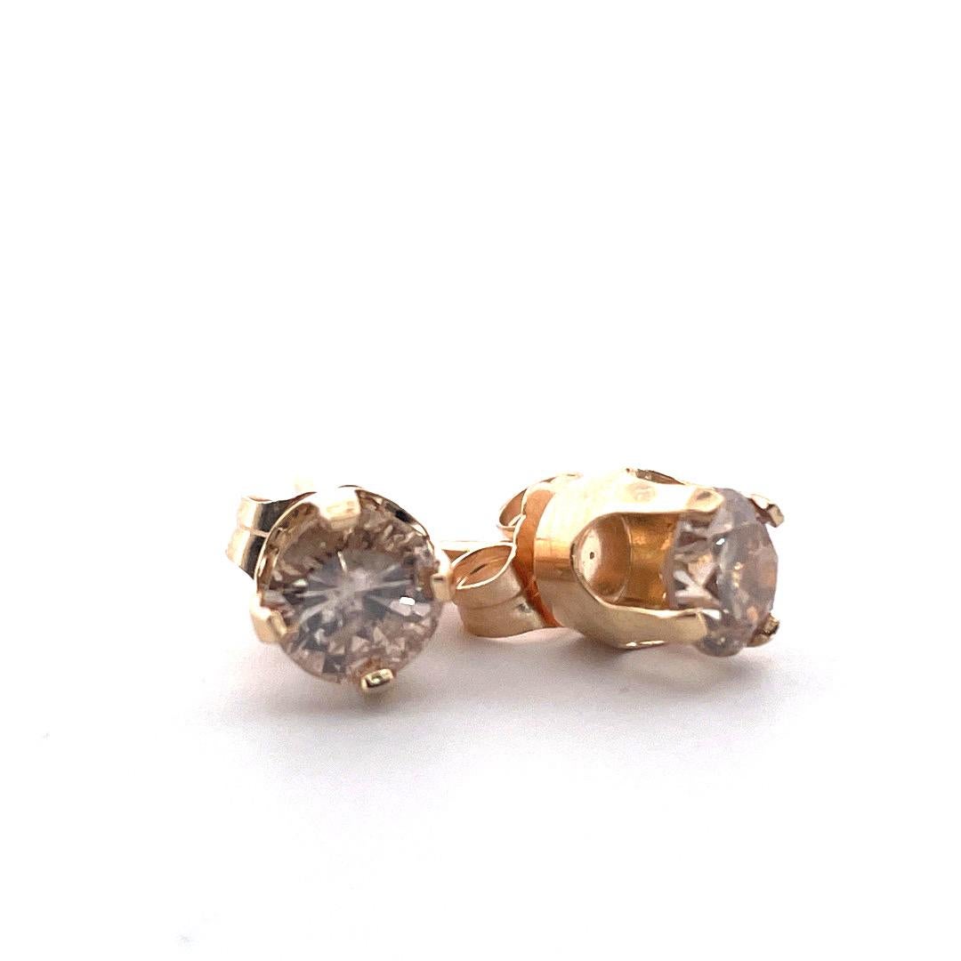 14K Yellow Gold Diamond Stud Earring

Elevate your jewelry collection with these stunning 14K yellow gold diamond stud earrings. Each earring features a dazzling round-cut diamond, weighing a total of 14 karats. The earrings are secured with a