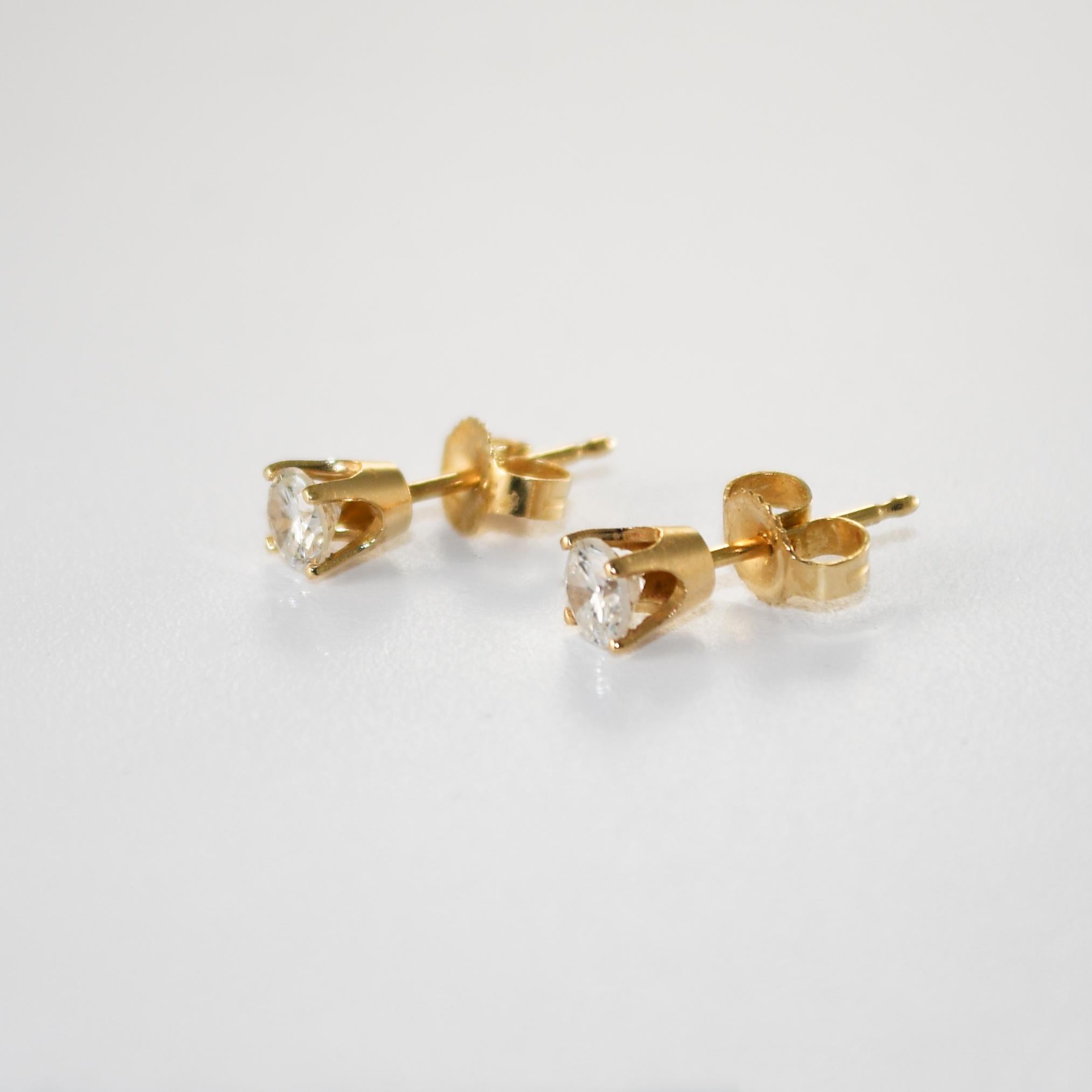 Taglio rotondo Orecchini con diamante in oro giallo 14K 0,45ct in vendita