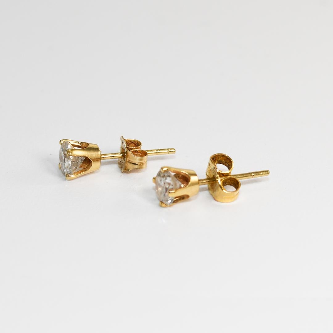 Round Cut 14K Yellow Gold Diamond Stud Earrings 0.60ct For Sale