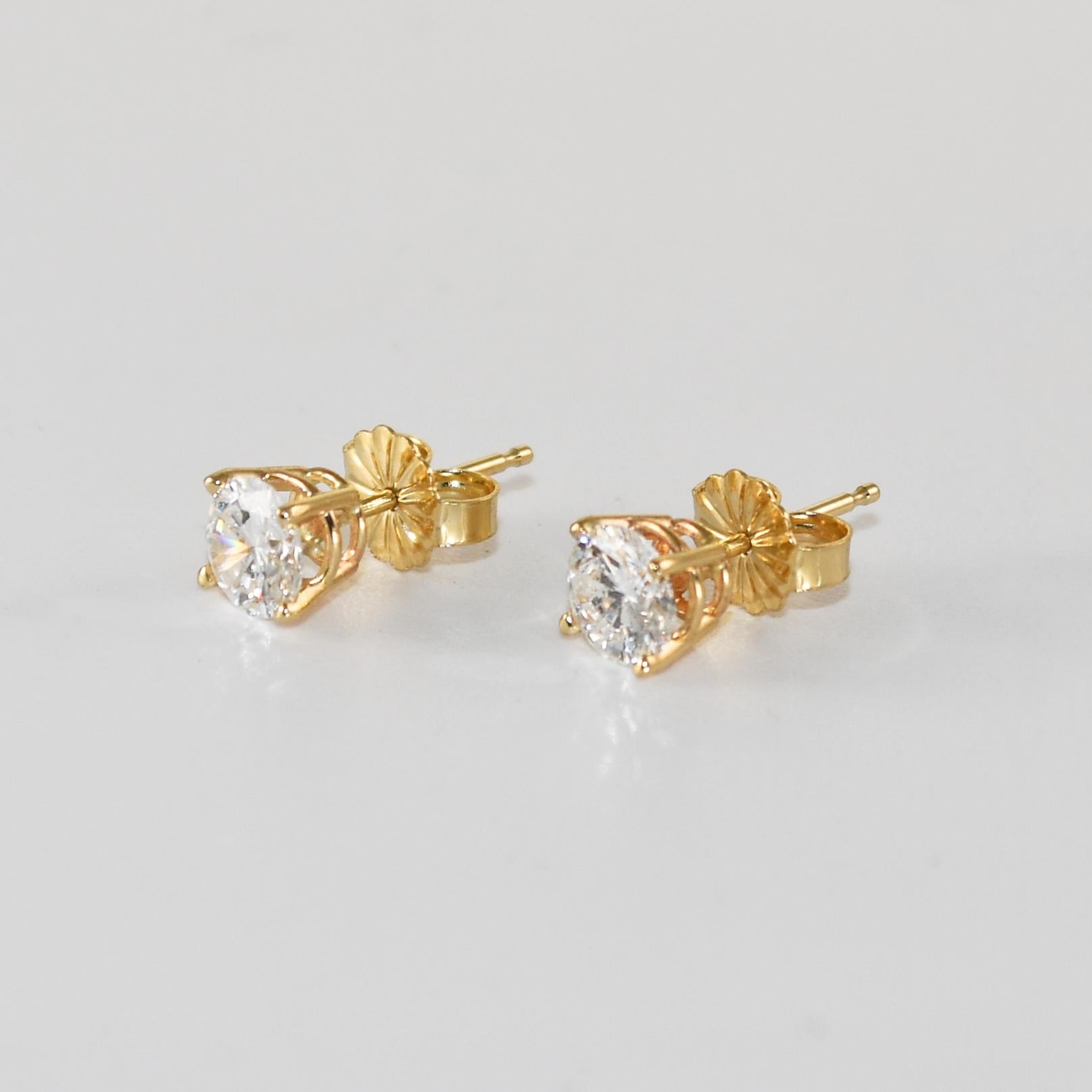 Taille ronde Boucles d'oreilles en or jaune 14K avec diamant 0.97ct en vente