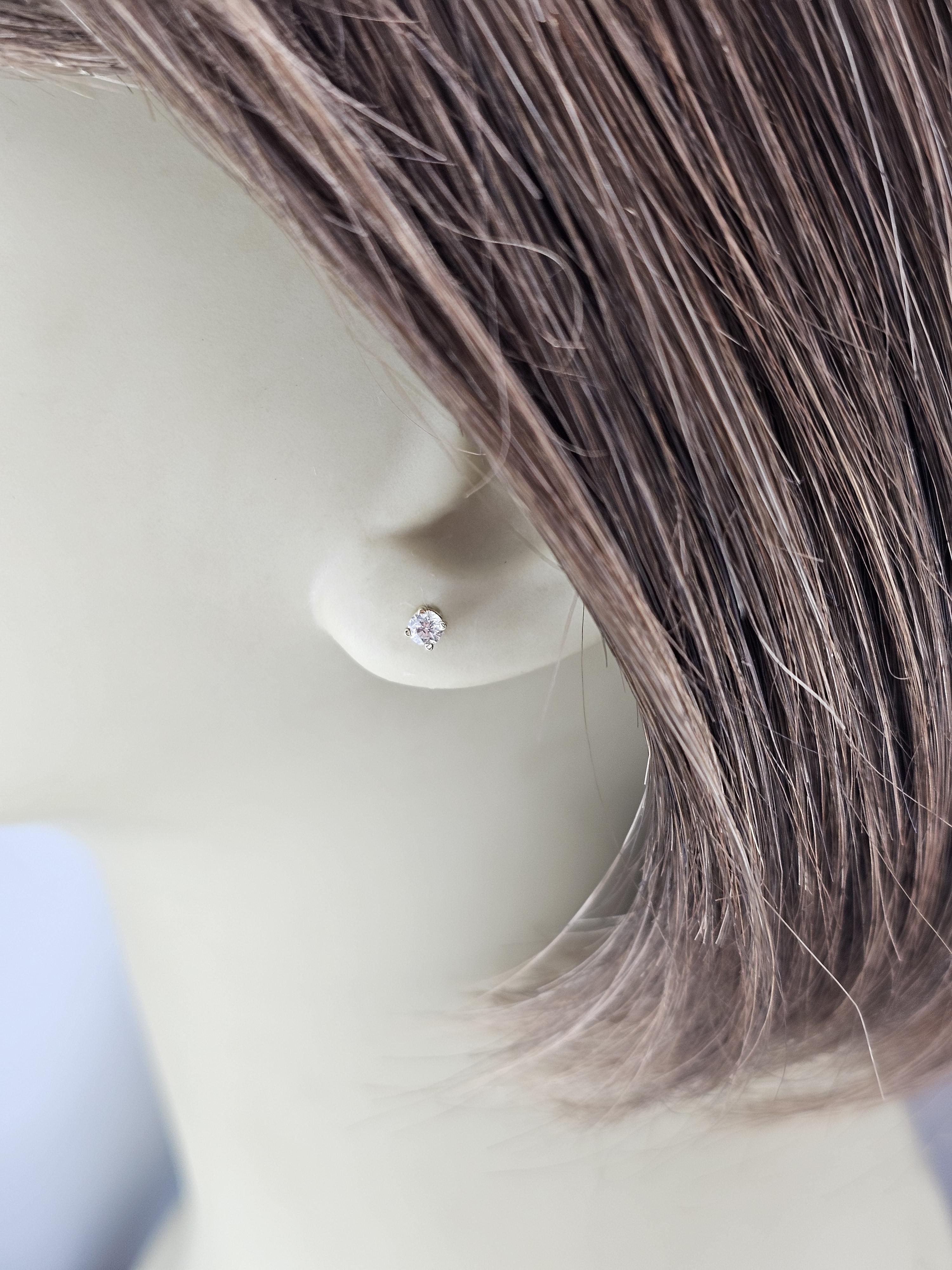 Boucles d'oreilles en or jaune 14K avec diamants #23521 en vente 1