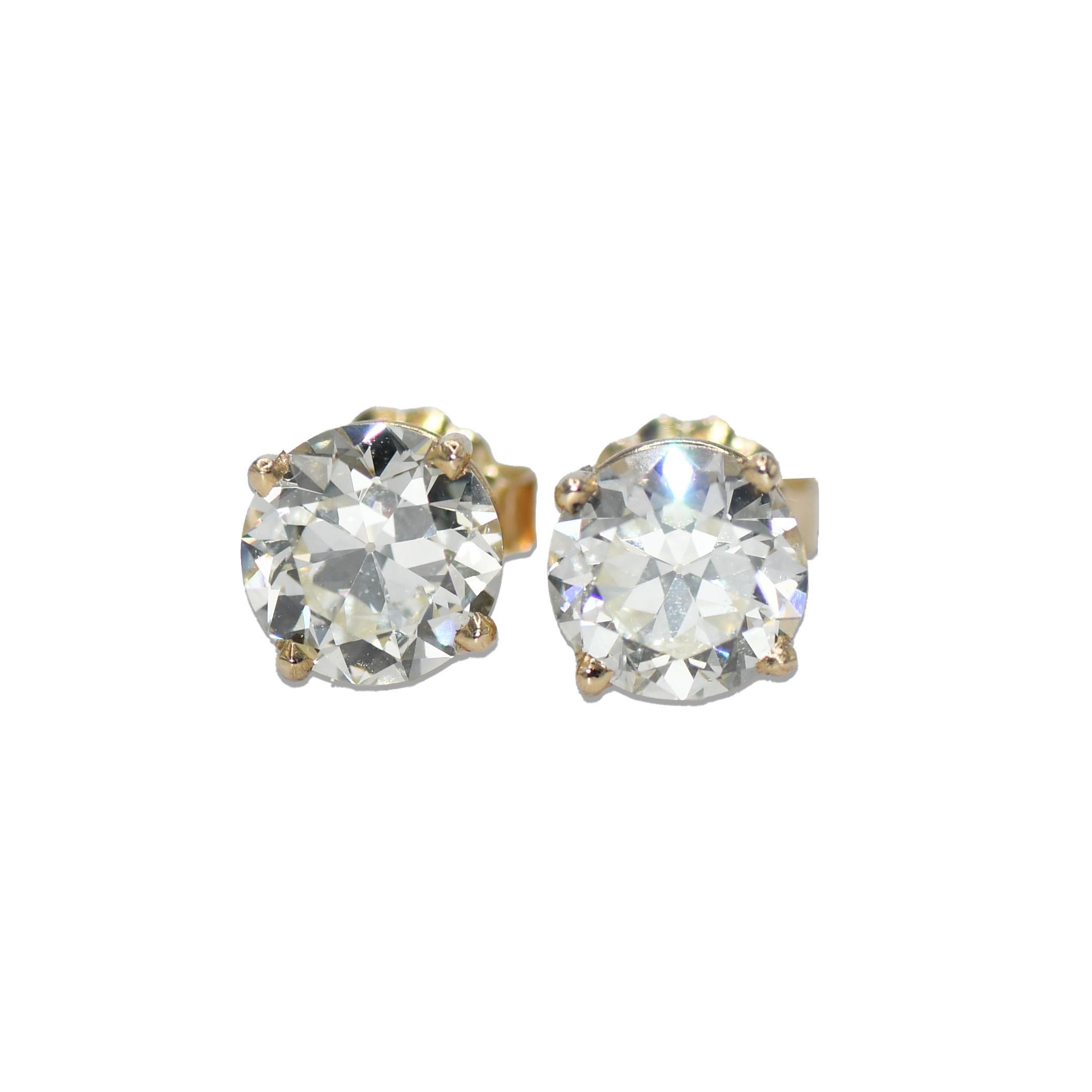 14K Yellow Gold Diamond Studs

Elevate your elegance with these stunning 14k yellow gold diamond stud earrings, a timeless and sophisticated addition to your jewelry collection. Crafted in genuine 14k yellow gold, these diamond studs are not only