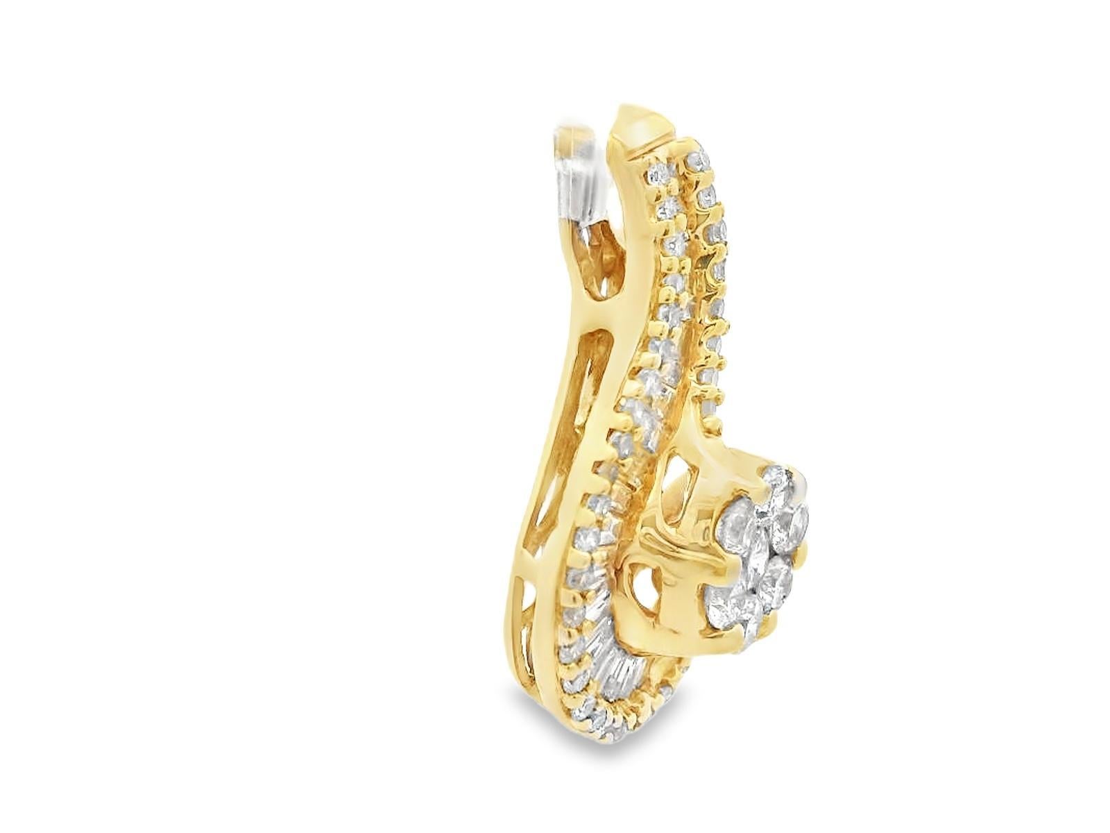 Contemporain Pendentif tourbillon en or jaune 14k avec diamants en vente