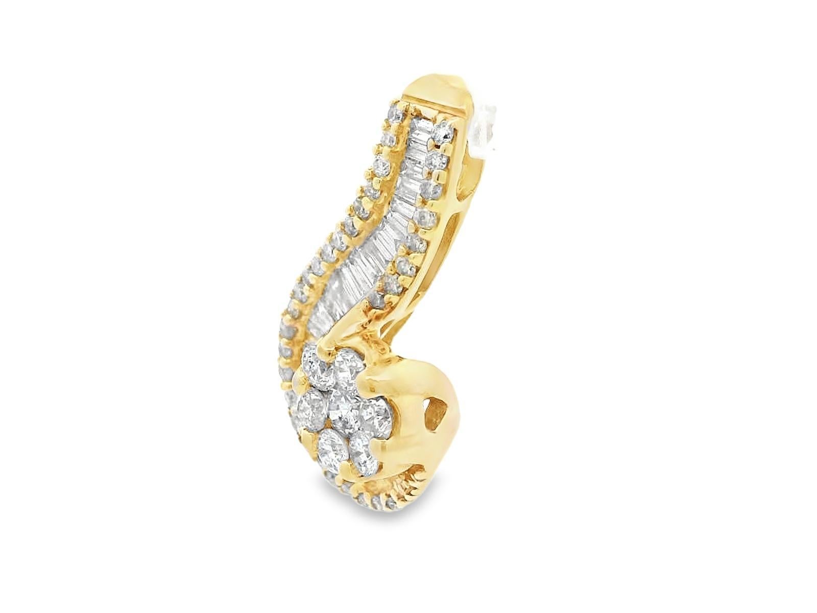 Taille ronde Pendentif tourbillon en or jaune 14k avec diamants en vente
