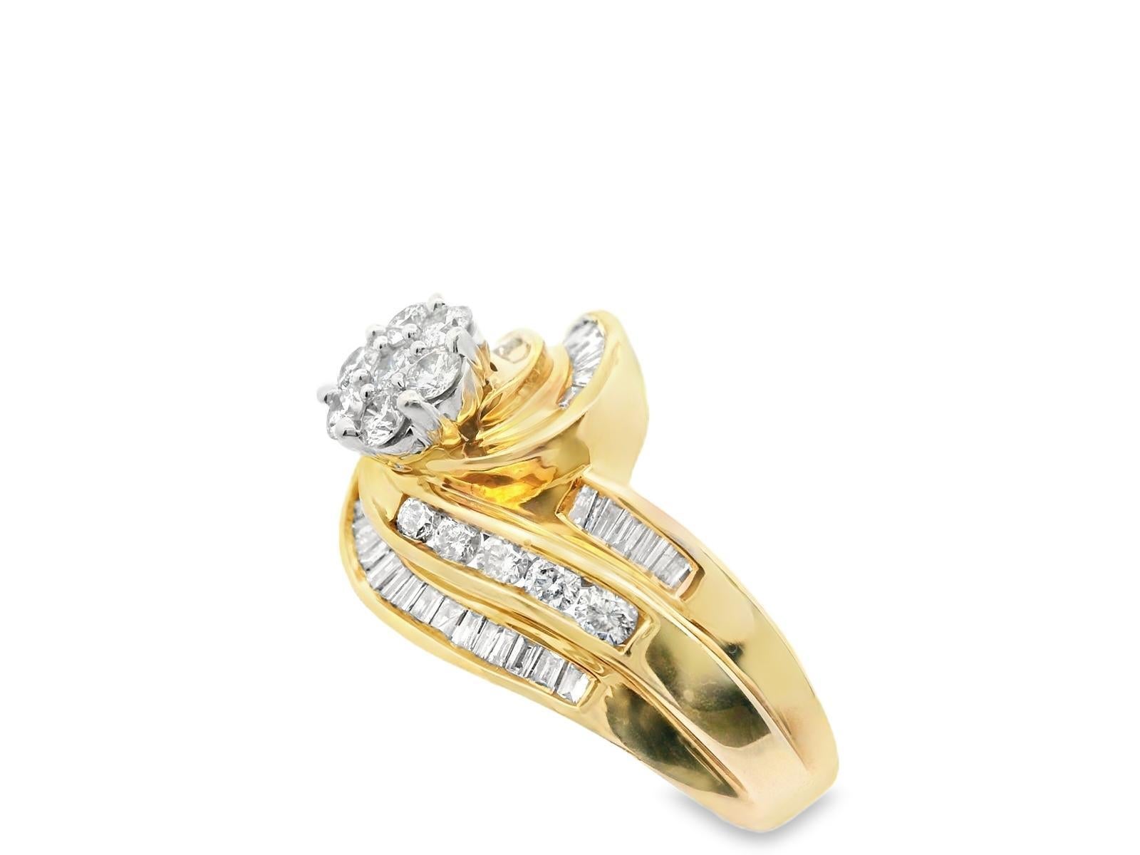 Bague en or jaune 14k avec tourbillon de diamants Pour femmes en vente