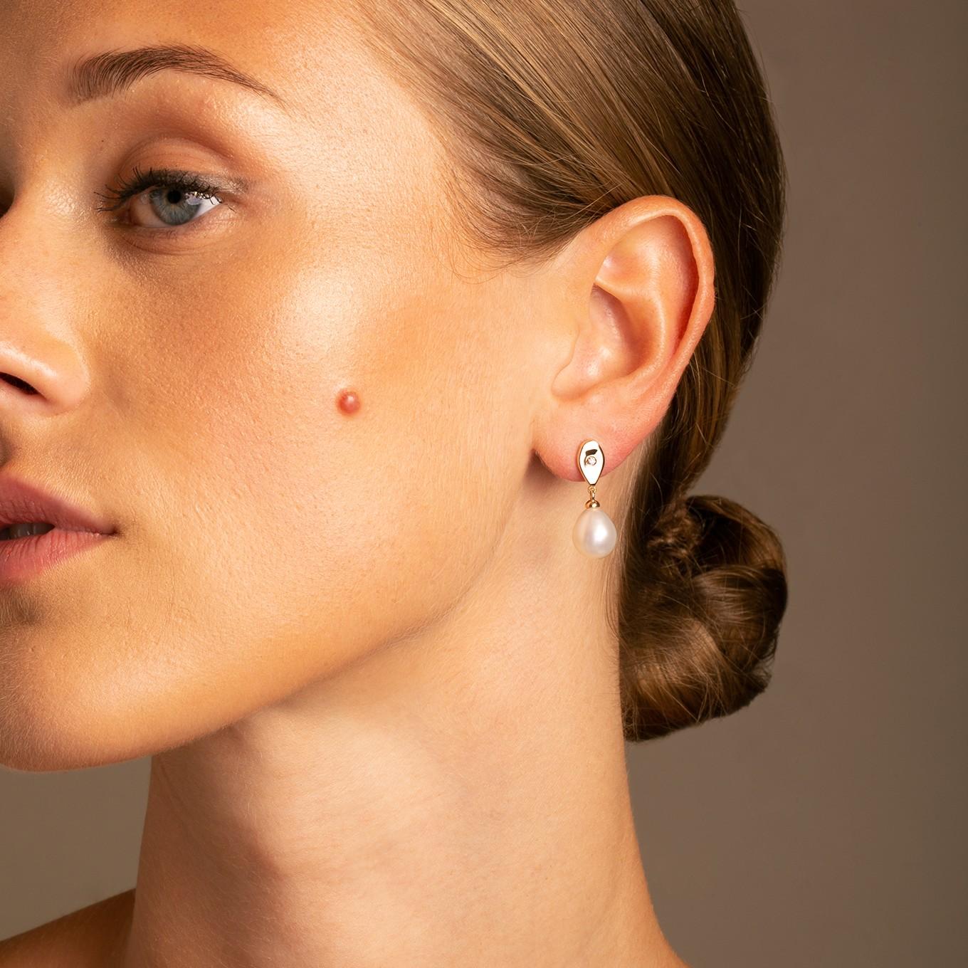 14K Gelbgold Diamant-Tropfen- und schwarze Perlen-Ohrringe Eearrings im Zustand „Neu“ im Angebot in New York City, NY