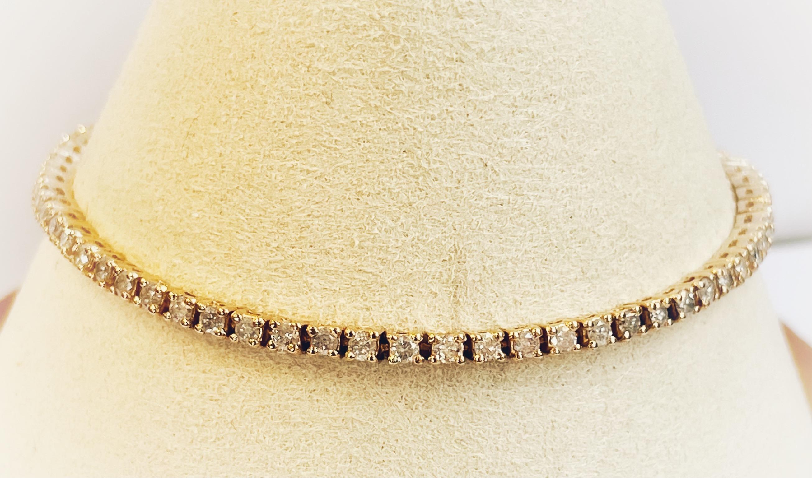 Round Cut 14k Yellow Gold Diamond Tennis Bracelet For Sale