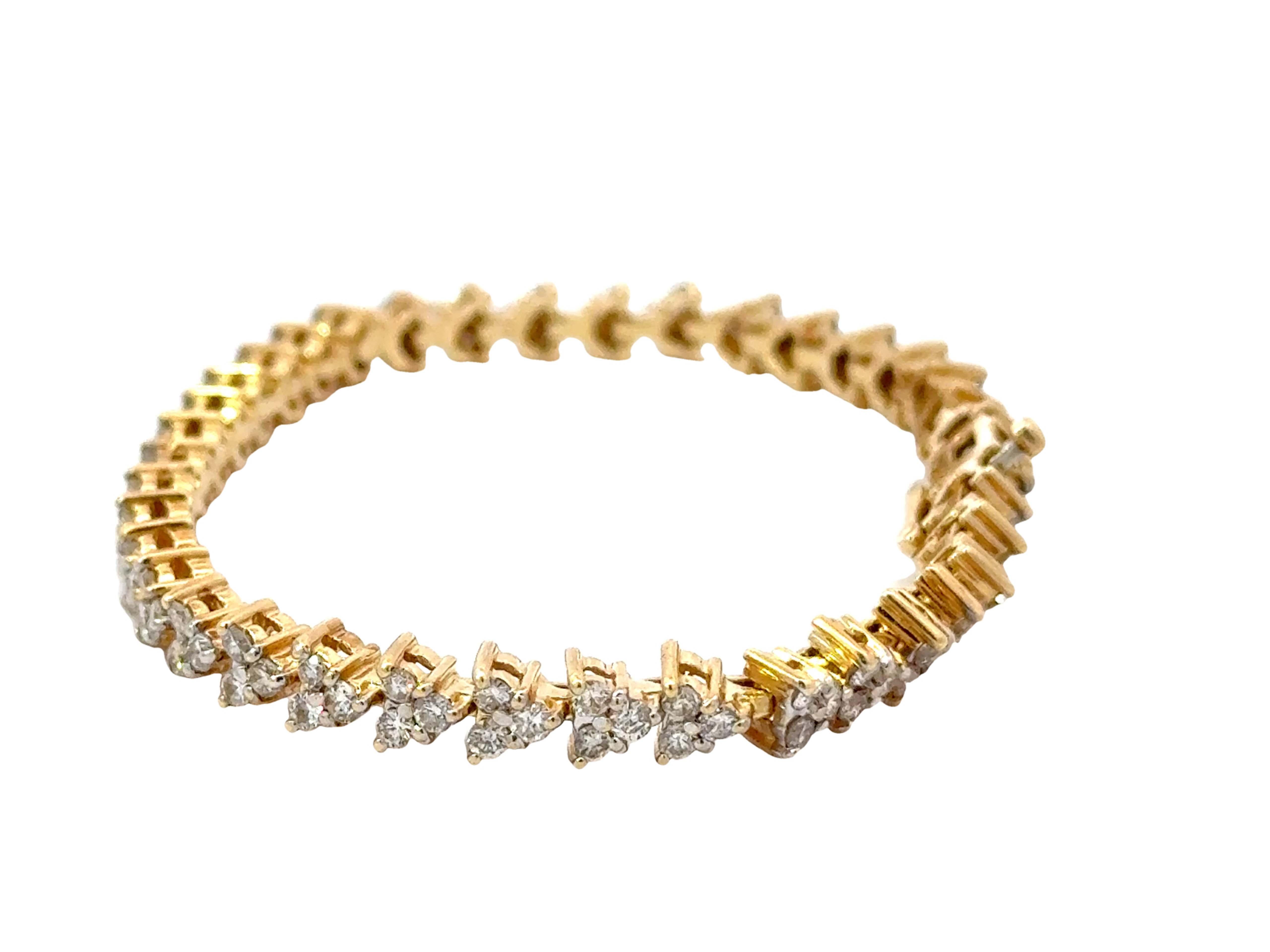 14k Gelbgold Diamant-Dreieck-Tennisarmband (Brillantschliff) im Angebot