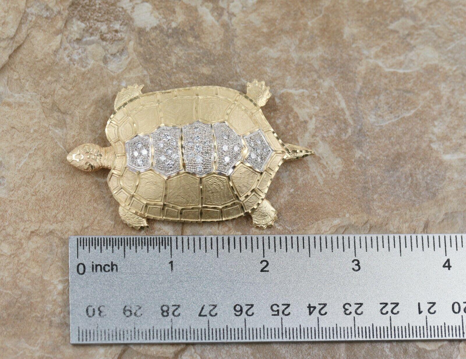 Pendentif tortue en or jaune 14 carats et diamants - 26,1 g en vente 5