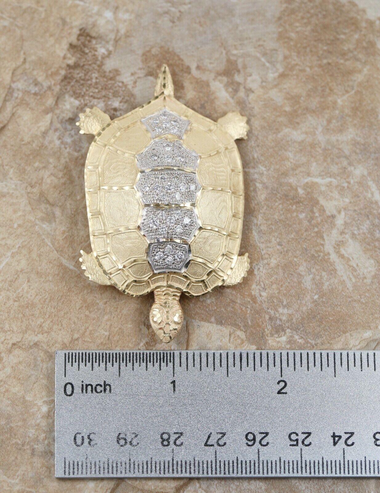 Pendentif tortue en or jaune 14 carats et diamants - 26,1 g en vente 6