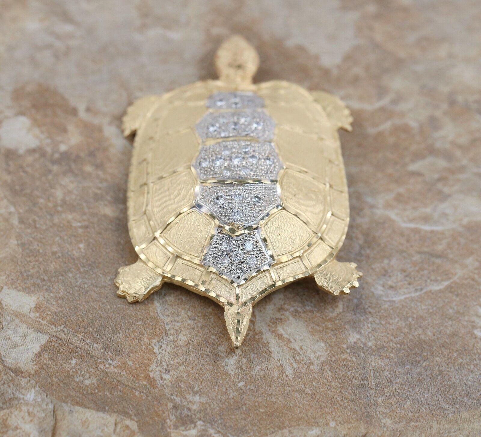 Taille ronde Pendentif tortue en or jaune 14 carats et diamants - 26,1 g en vente