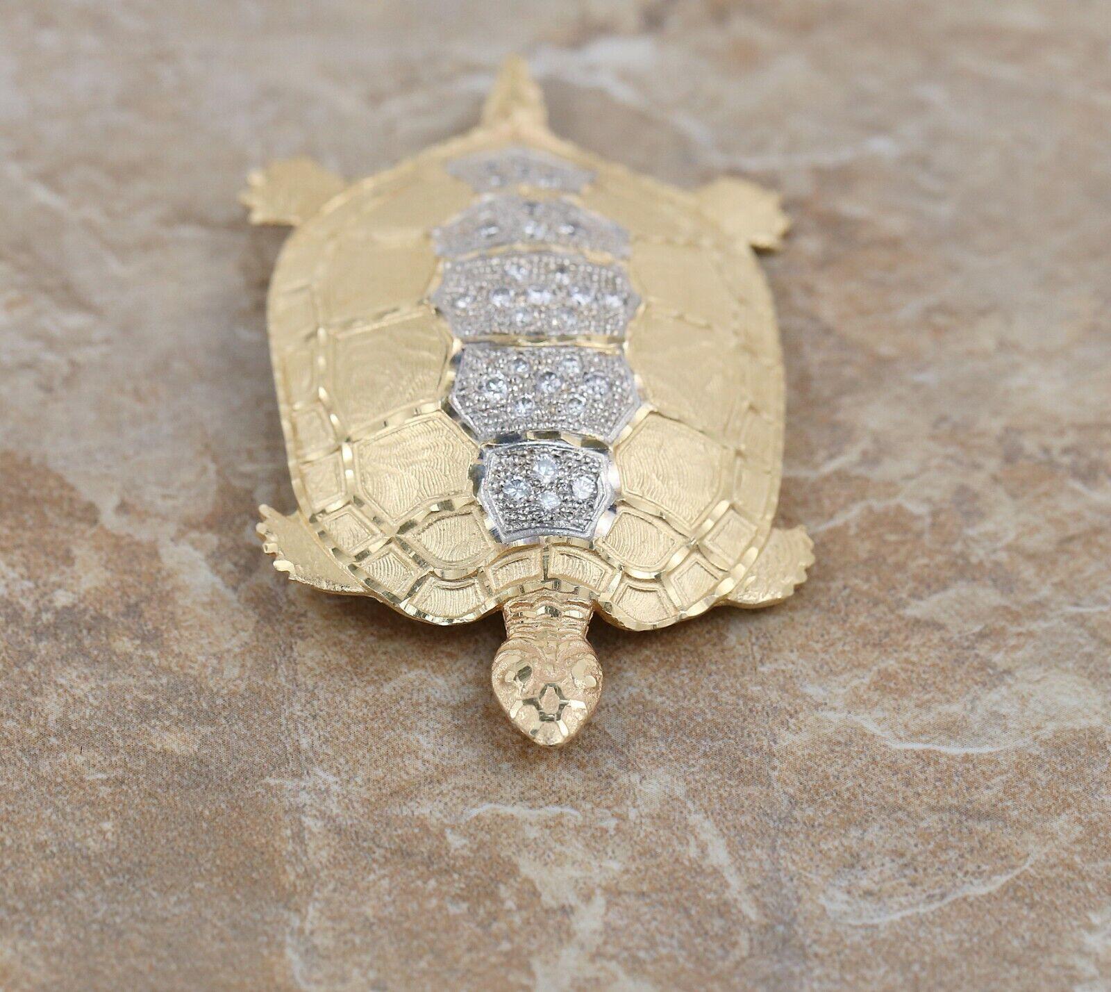 Pendentif tortue en or jaune 14 carats et diamants - 26,1 g Bon état - En vente à Providence, RI