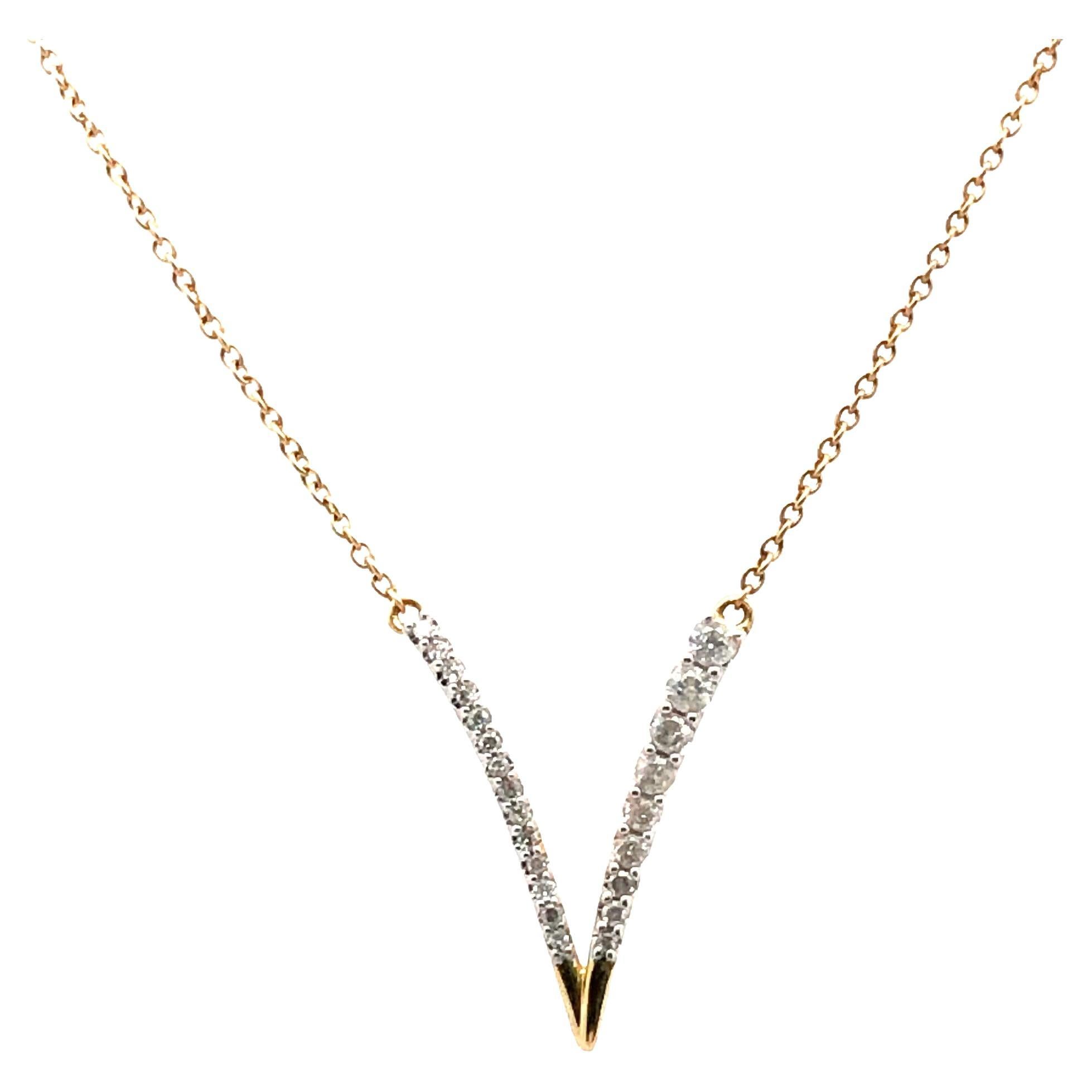 14K Yellow Gold Diamond V-Shaped Necklace (.20 CTW)