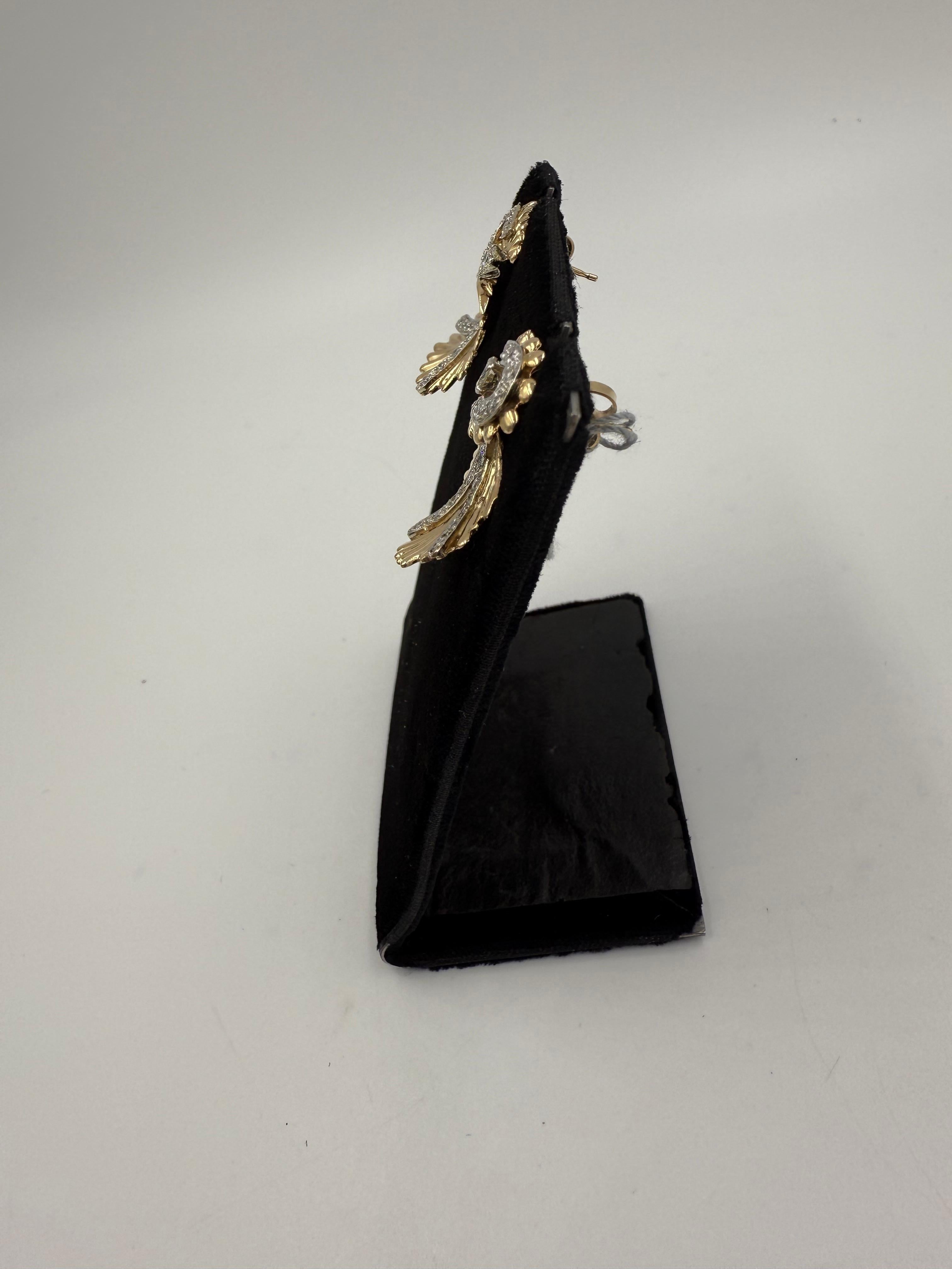 14k Yellow Gold Diamond Vintage Organic Style Drop Earring Circa 1960s In Good Condition For Sale In Los Angeles, CA