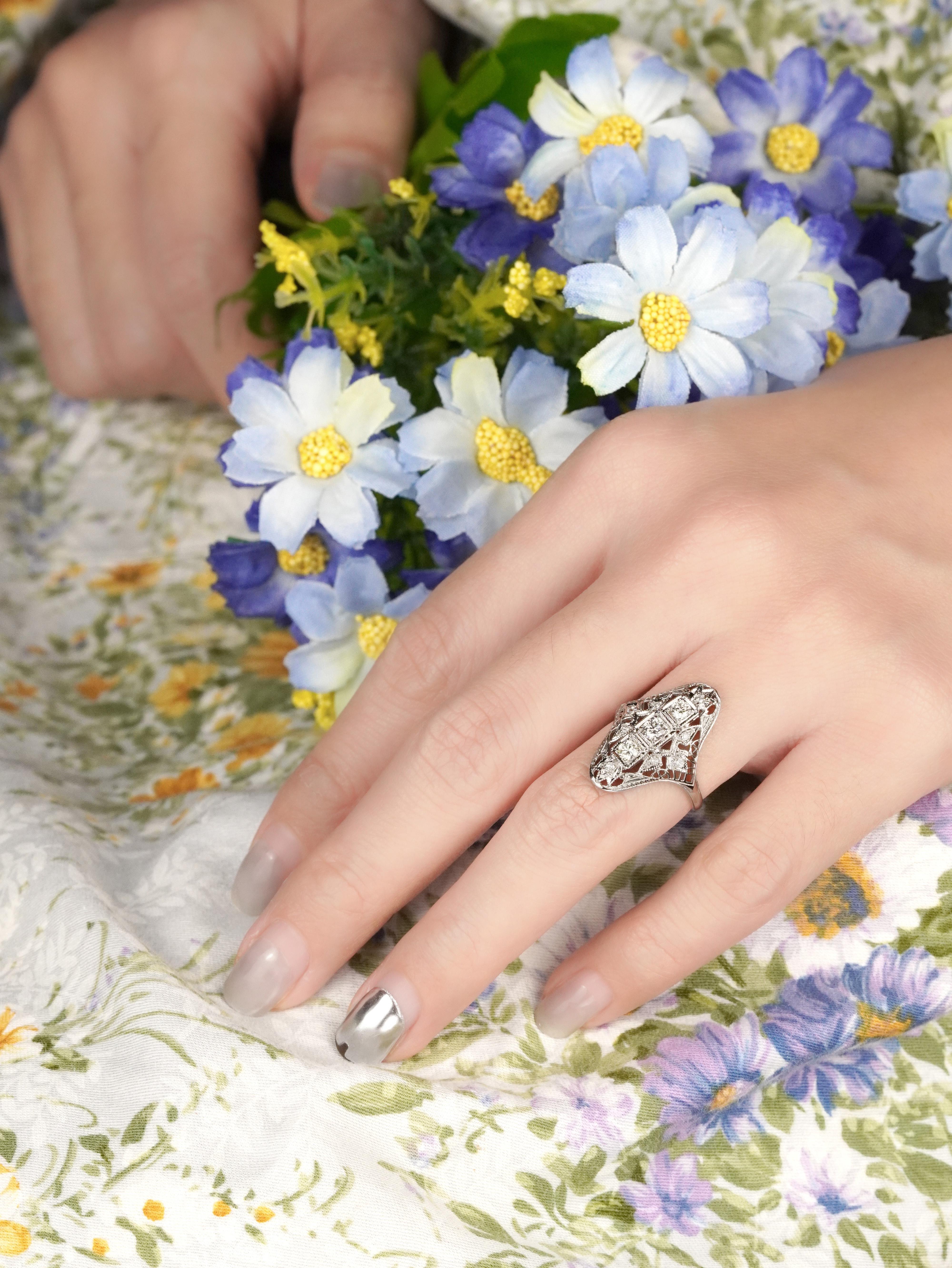 14K Gelbgold Diamant Vintage Style Filigraner Dinner Ring (Rundschliff) im Angebot