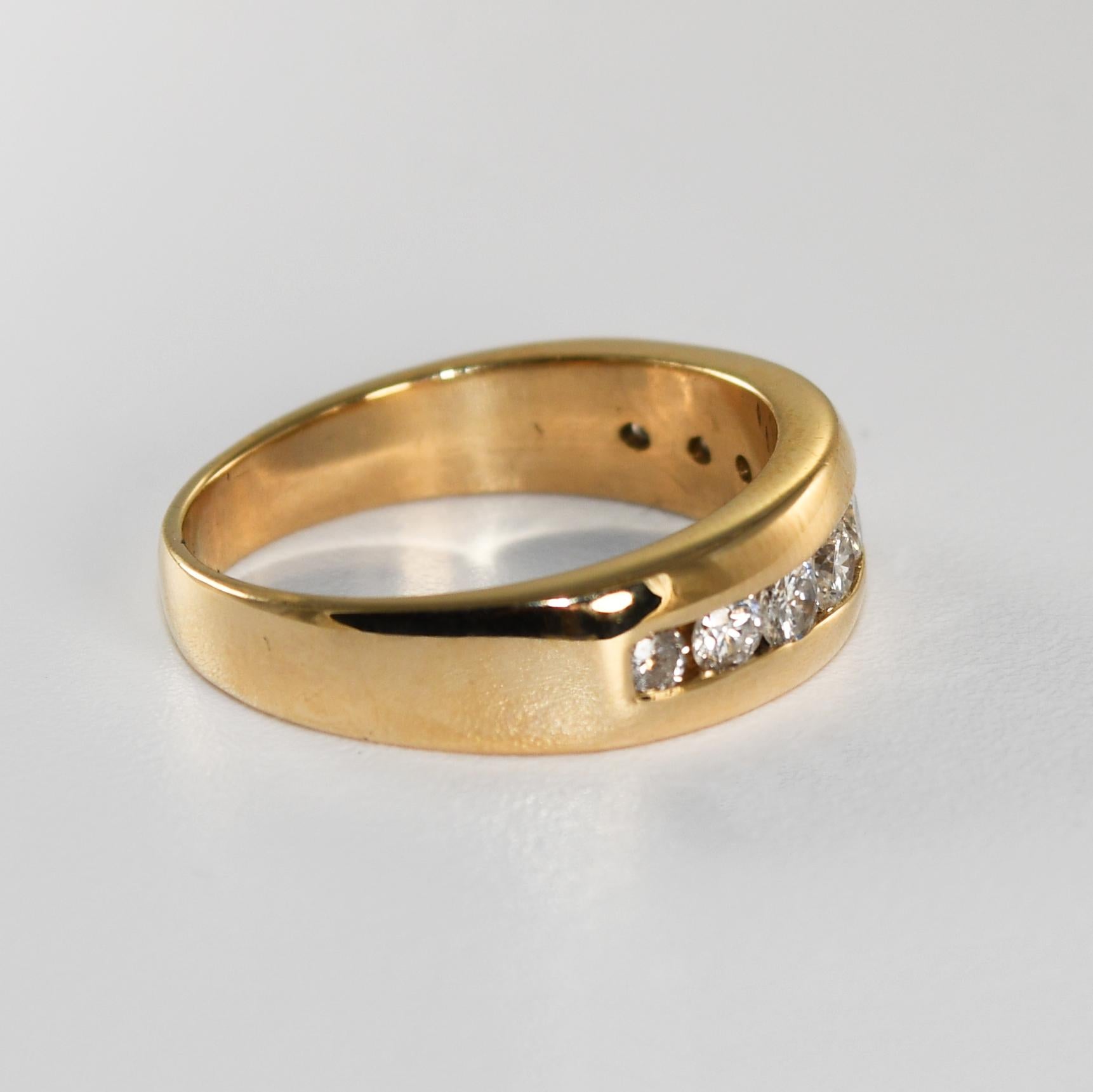 Taille ronde Alliance en or jaune 14 carats avec diamants 0,50 carat en vente