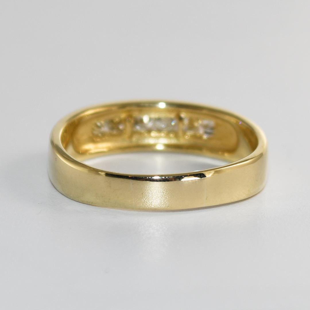 14K Yellow Gold Diamond Wedding Band 0.50ct In Excellent Condition For Sale In Laguna Beach, CA