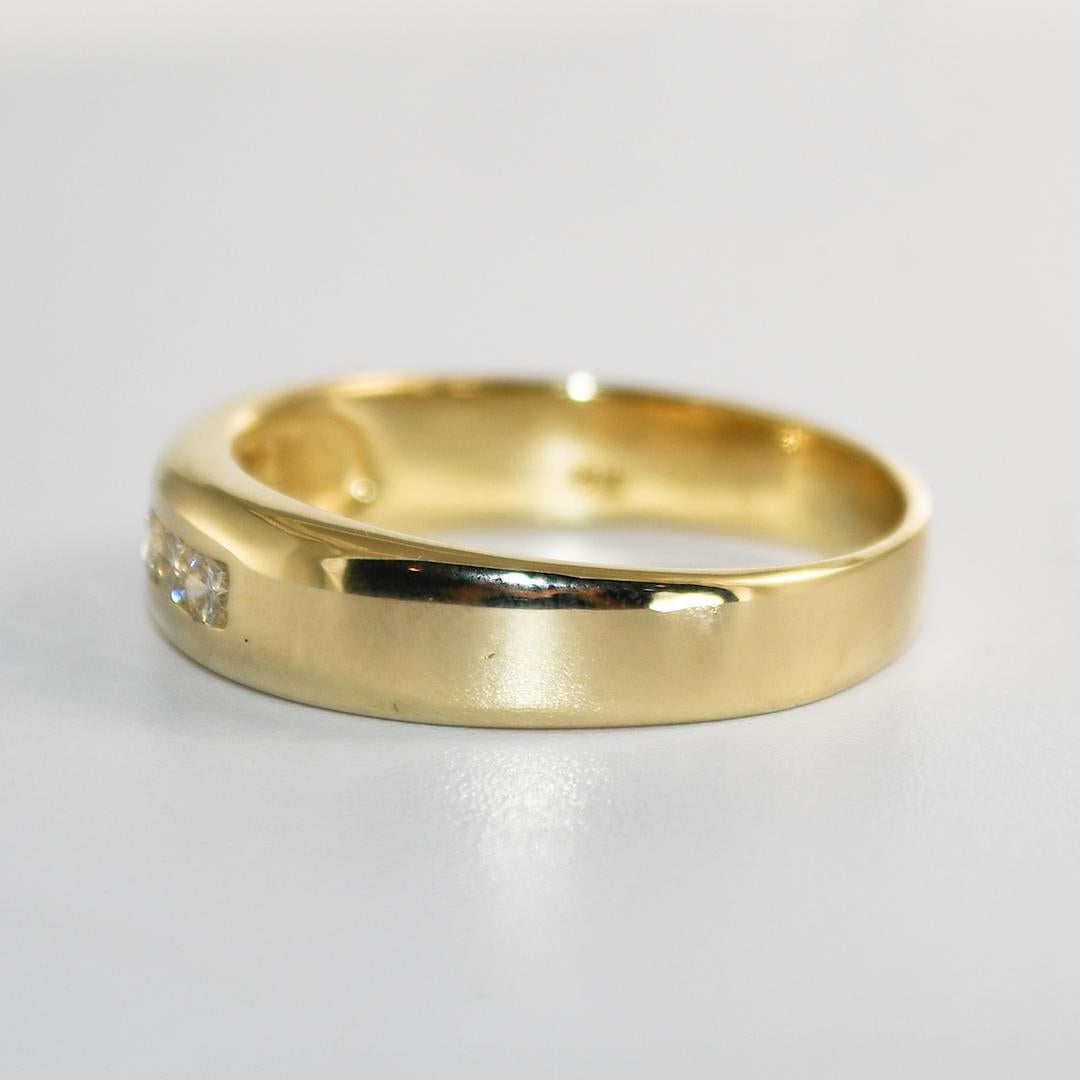 Women's or Men's 14K Yellow Gold Diamond Wedding Band 0.50ct For Sale