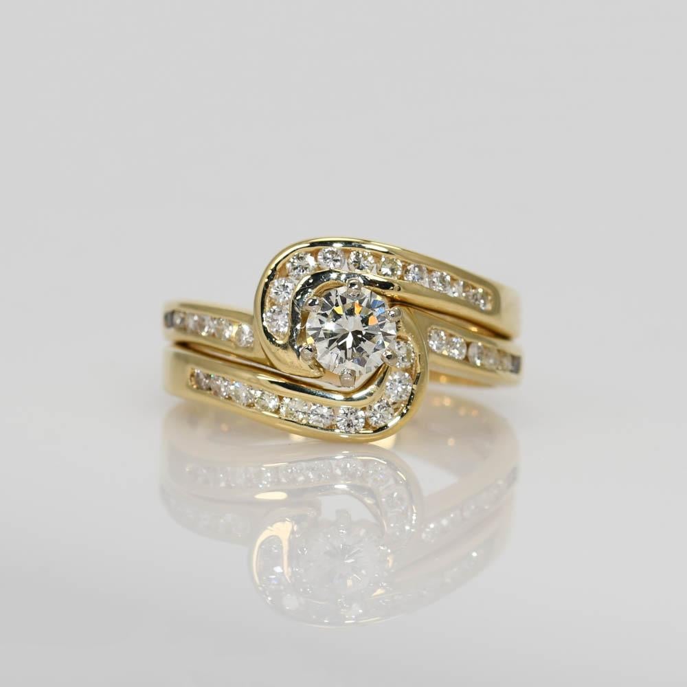 Round Cut 14K Yellow Gold Diamond Wedding Ring, .85 Tdw, 6.5g For Sale