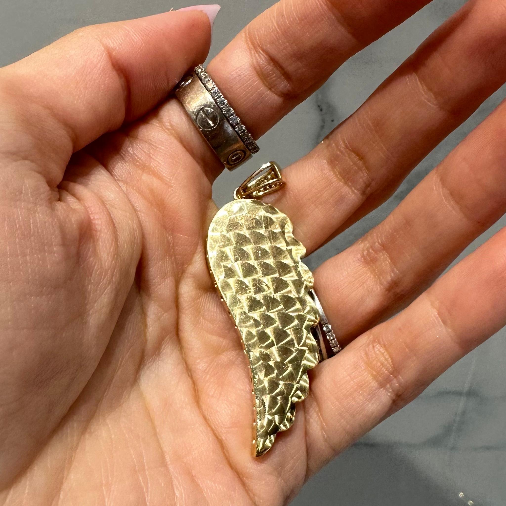 14k Yellow Gold Diamond Wing Pendant In Excellent Condition For Sale In Miami, FL