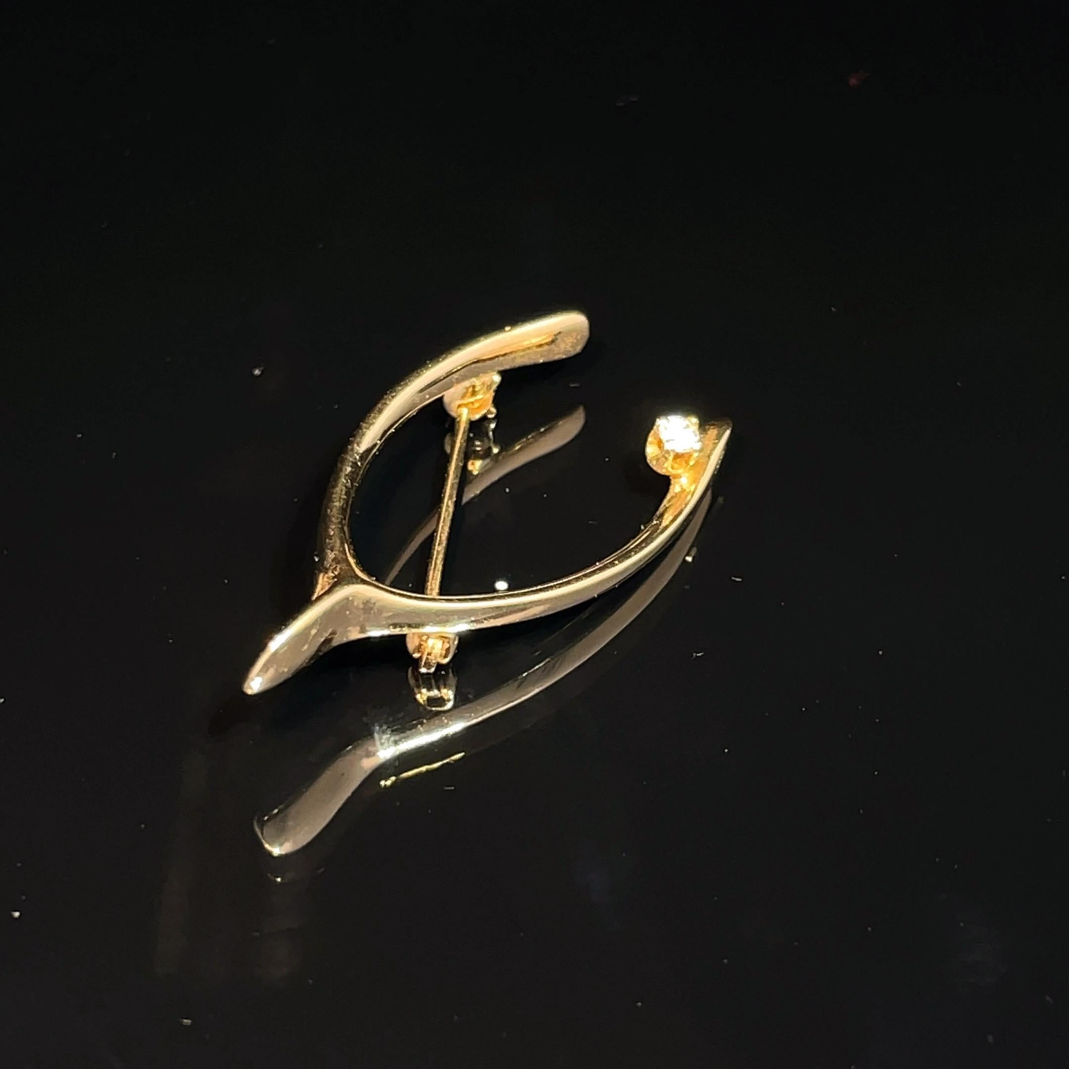 14k Yellow Gold Diamond Wishbone Pin In Excellent Condition For Sale In New York, NY