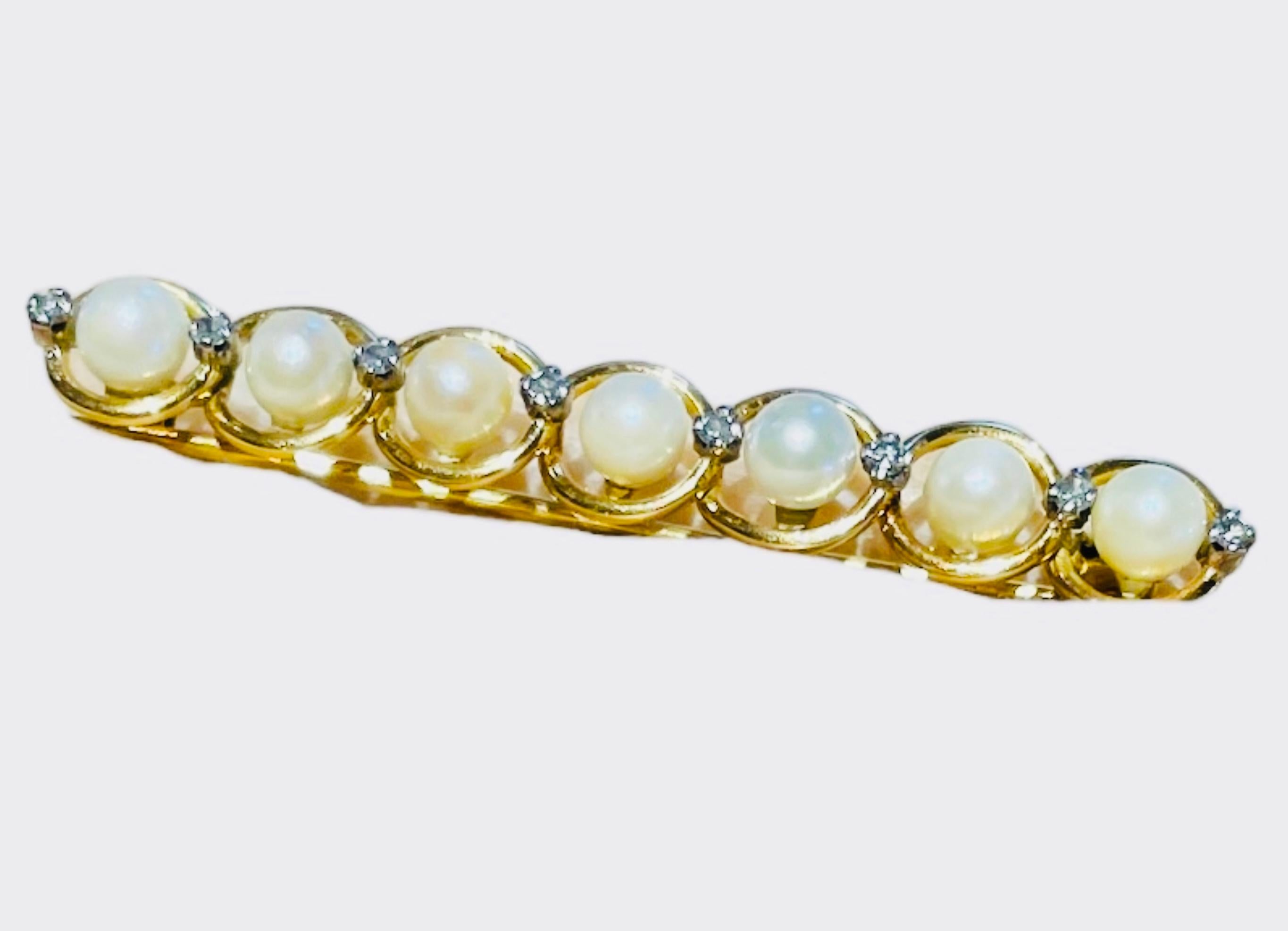 14k Yellow Gold Diamonds and Pearls Bar Brooch In Good Condition For Sale In Guaynabo, PR