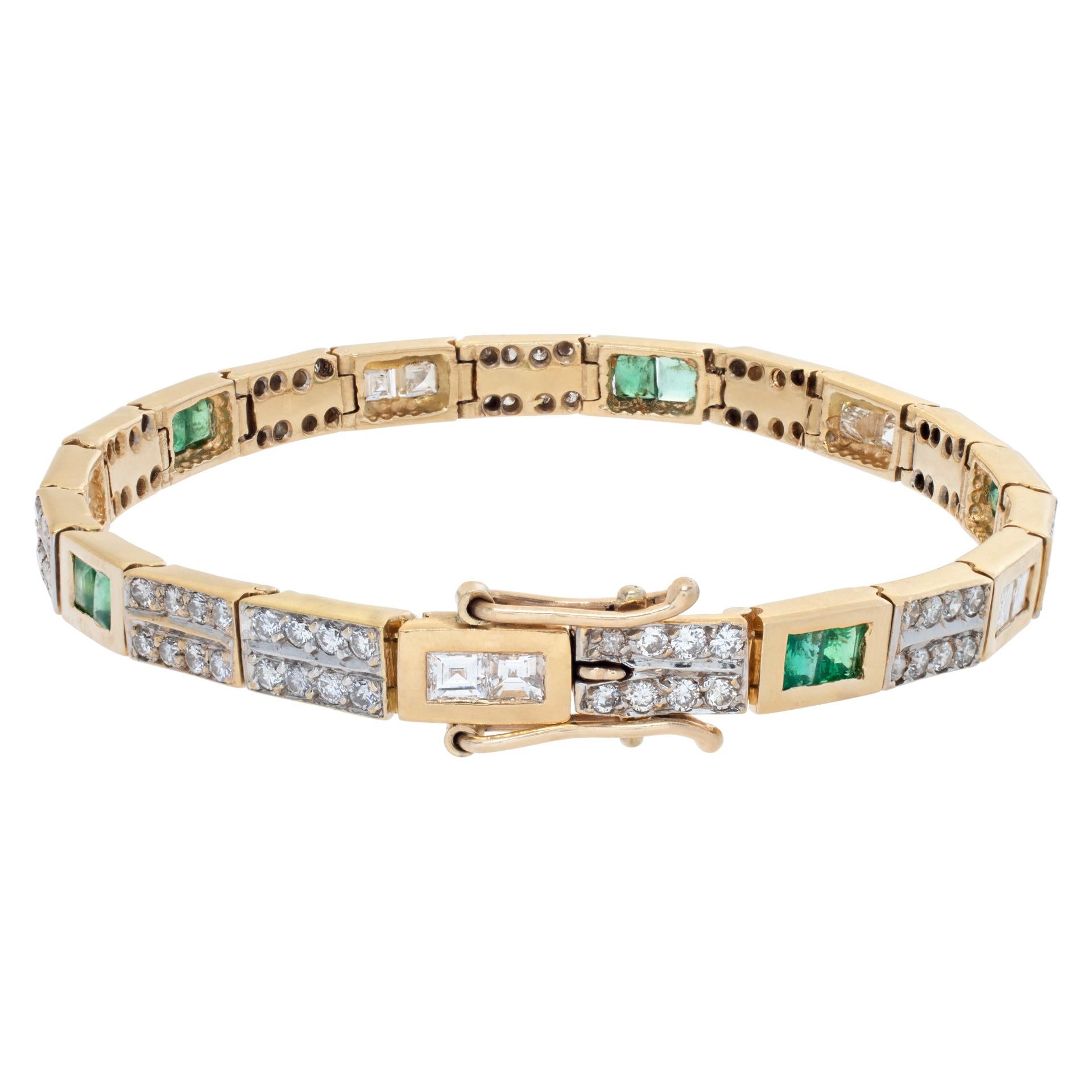 14k yellow gold Diamonds & Emerald bracelet In Excellent Condition For Sale In Surfside, FL