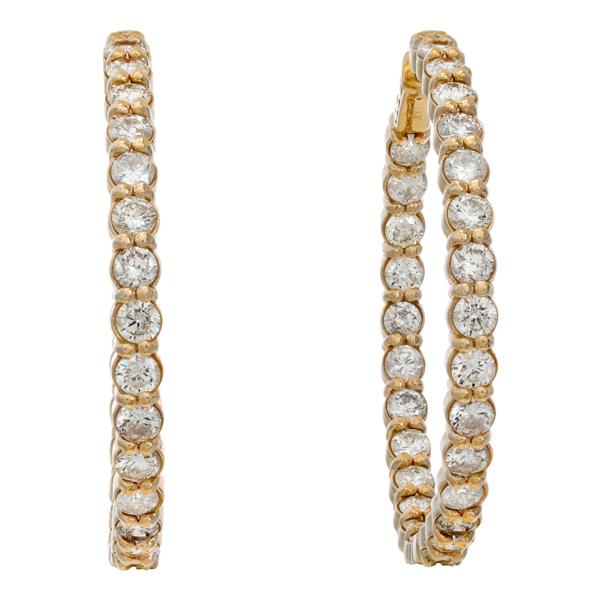 Boucles d'oreilles en or jaune 14K avec diamants. Diamants ronds de taille brillant, poids total approx. : 7,00 carats, estimation couleur H-I, pureté SI. Longueur 40,5 mm
