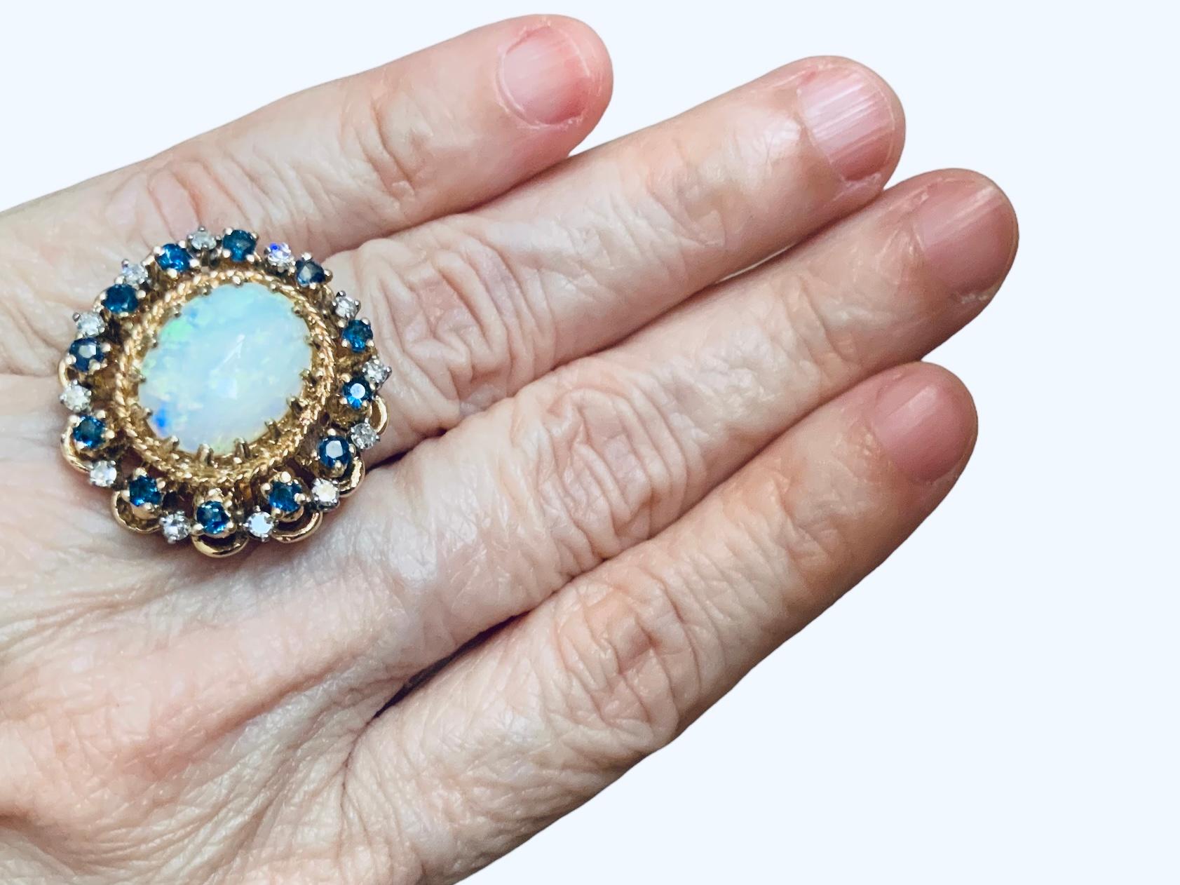14K Yellow Gold Diamonds, Opal And Sapphires Cocktail Ring In Good Condition For Sale In Guaynabo, PR