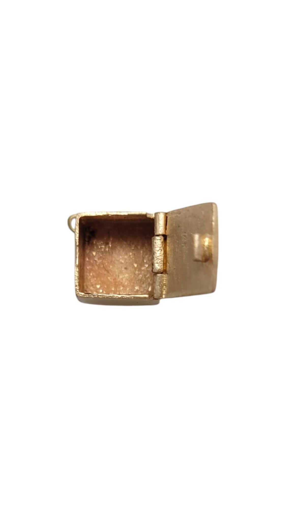 Pendentif Die / Dice en or jaune 14 carats n° 19836 en vente 1
