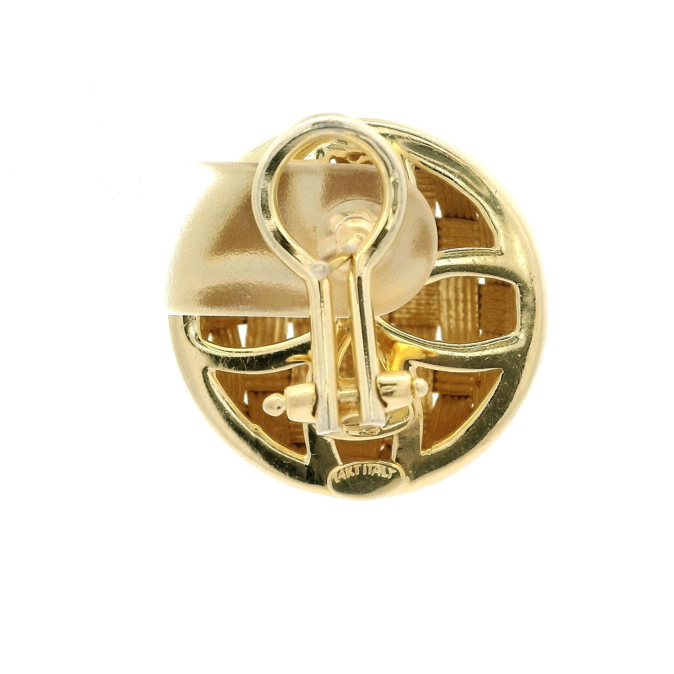14k Yellow Gold Domed Basketweave Textures Woven Round Button Earrings In Excellent Condition In Montclair, NJ