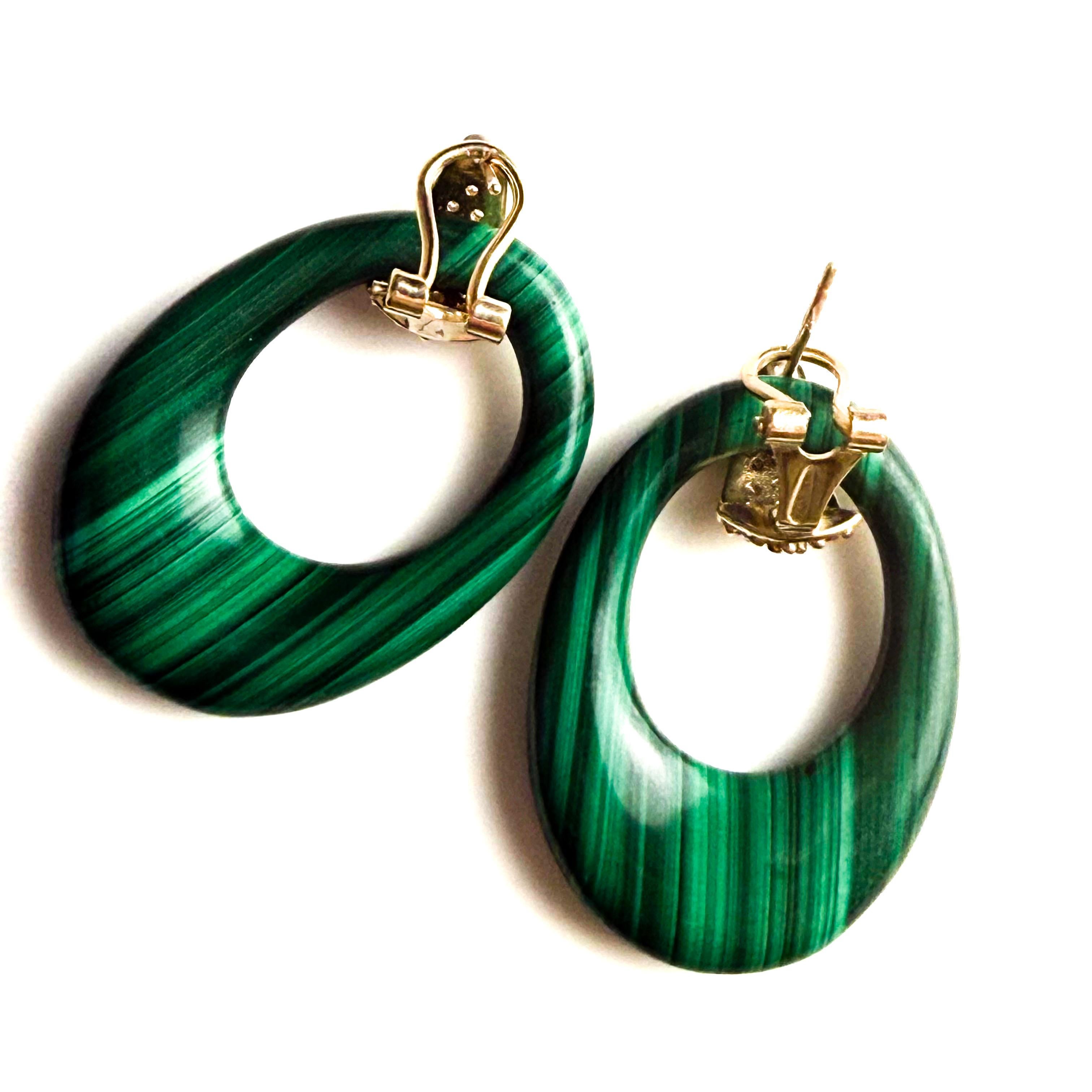 Boucles d'oreilles pendantes Door Knocker en or jaune 14K avec malachite sculptée et diamants en vente 6
