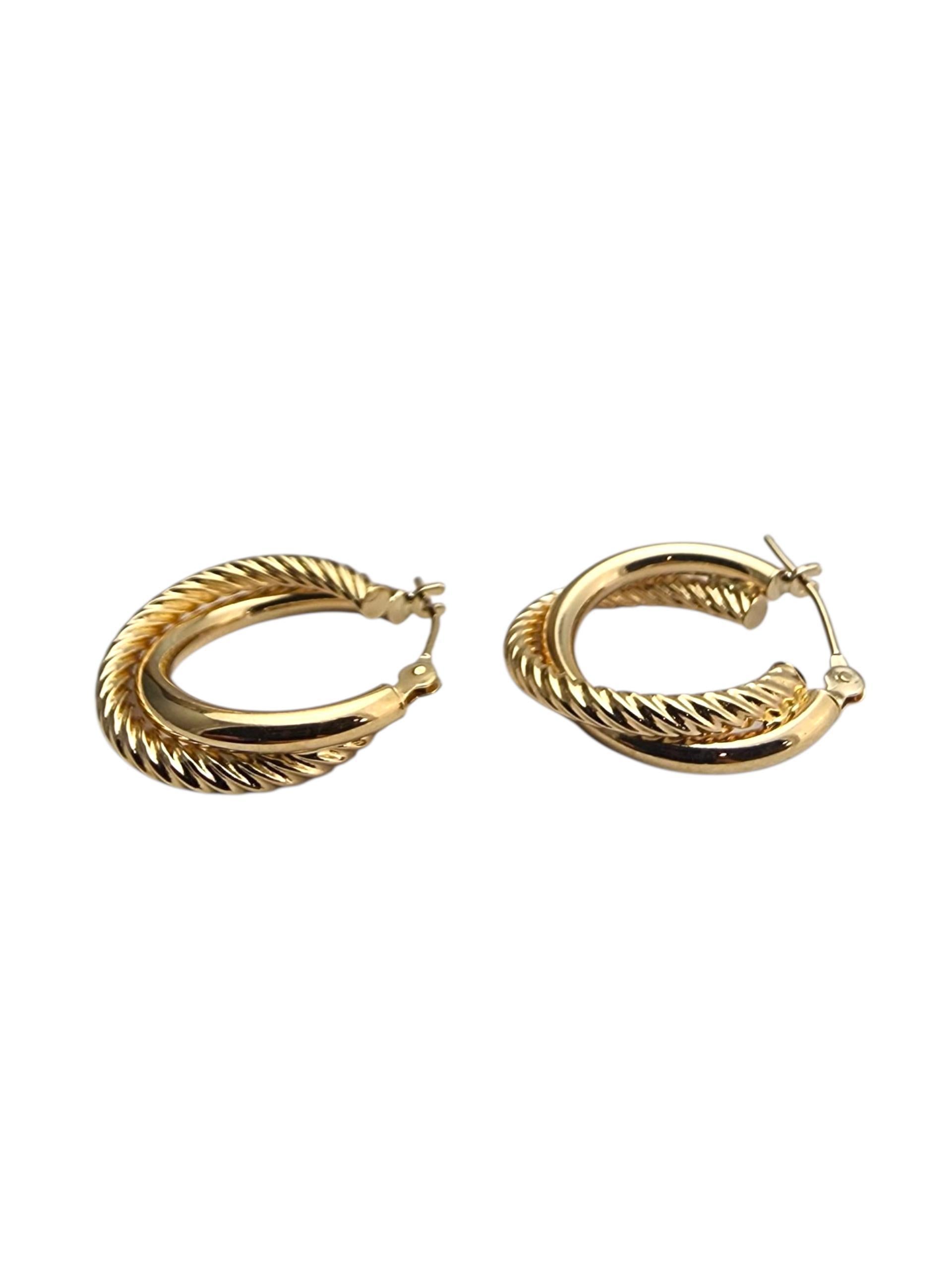 Orecchini a cerchio con doppio cavo in oro giallo 14K #22849 In condizioni buone in vendita a Washington Depot, CT