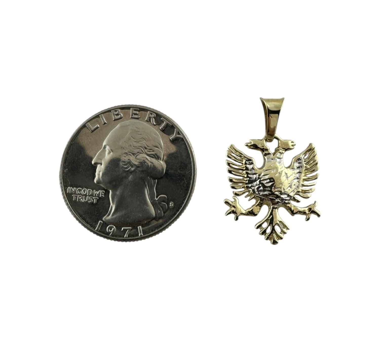 Pendentif d'aigle à double tête en or jaune 14 carats n° 19609 en vente 1